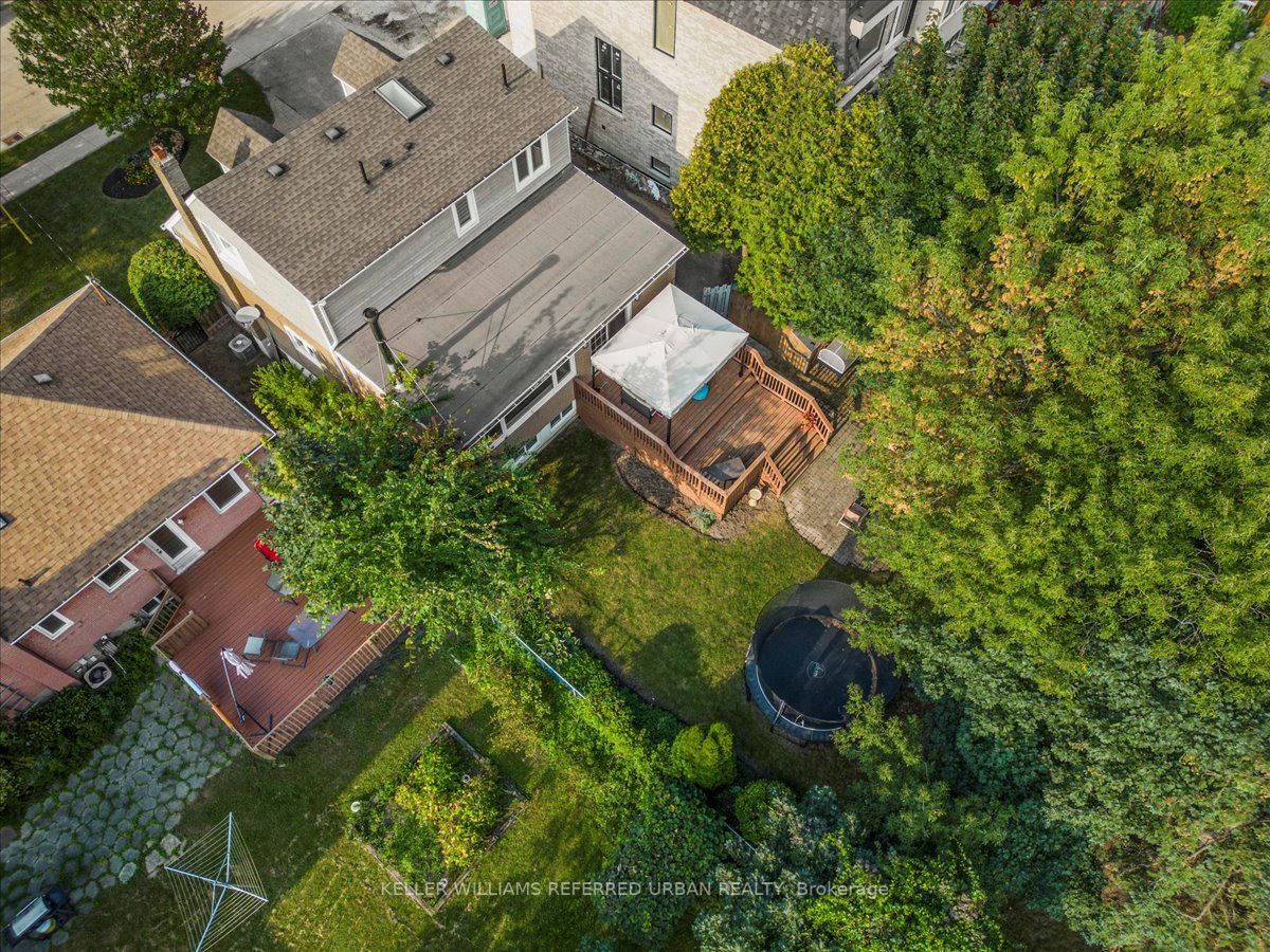 293 Poyntz Avenue