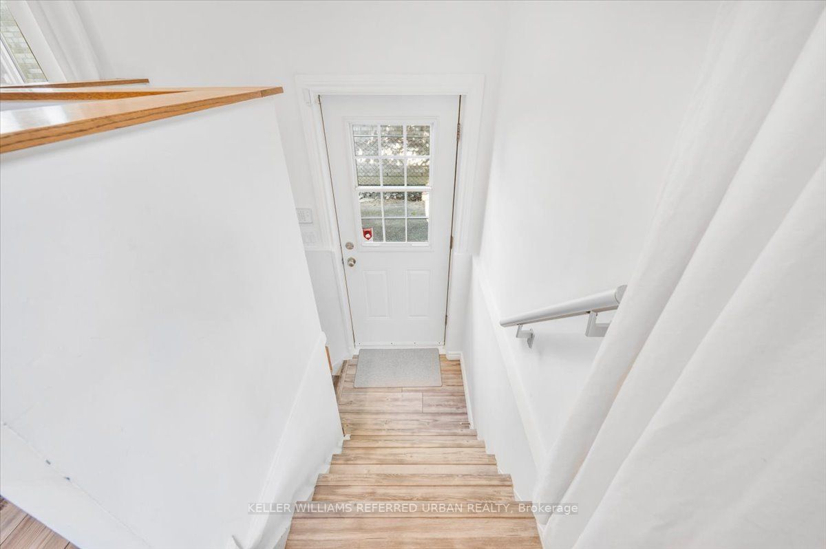 293 Poyntz Avenue