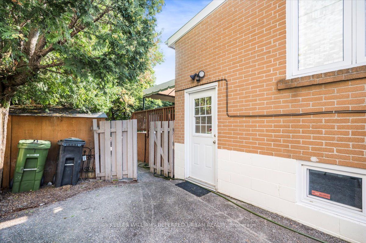 293 Poyntz Avenue