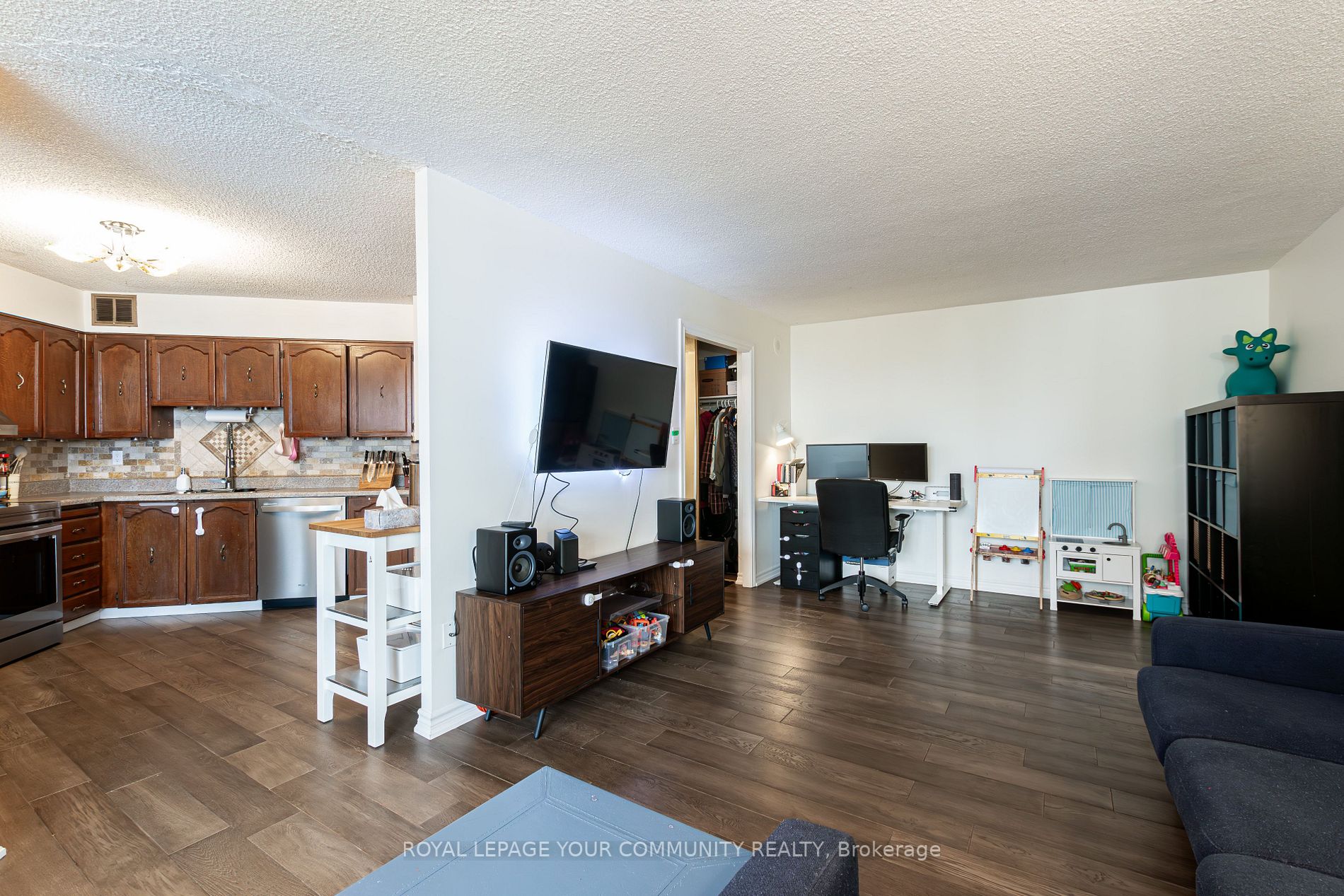 75 Graydon Hall Dr, #1703