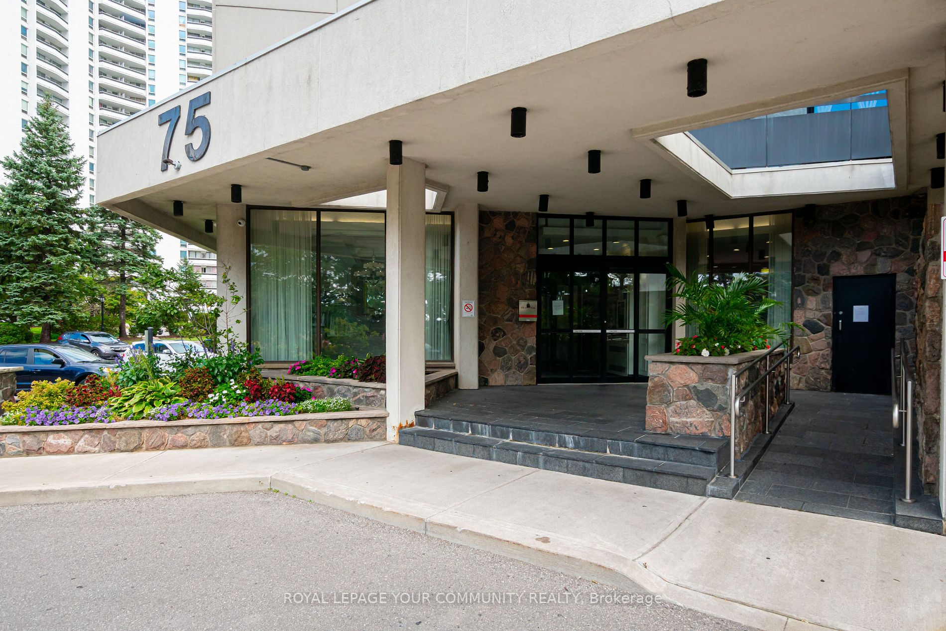75 Graydon Hall Dr, #1703