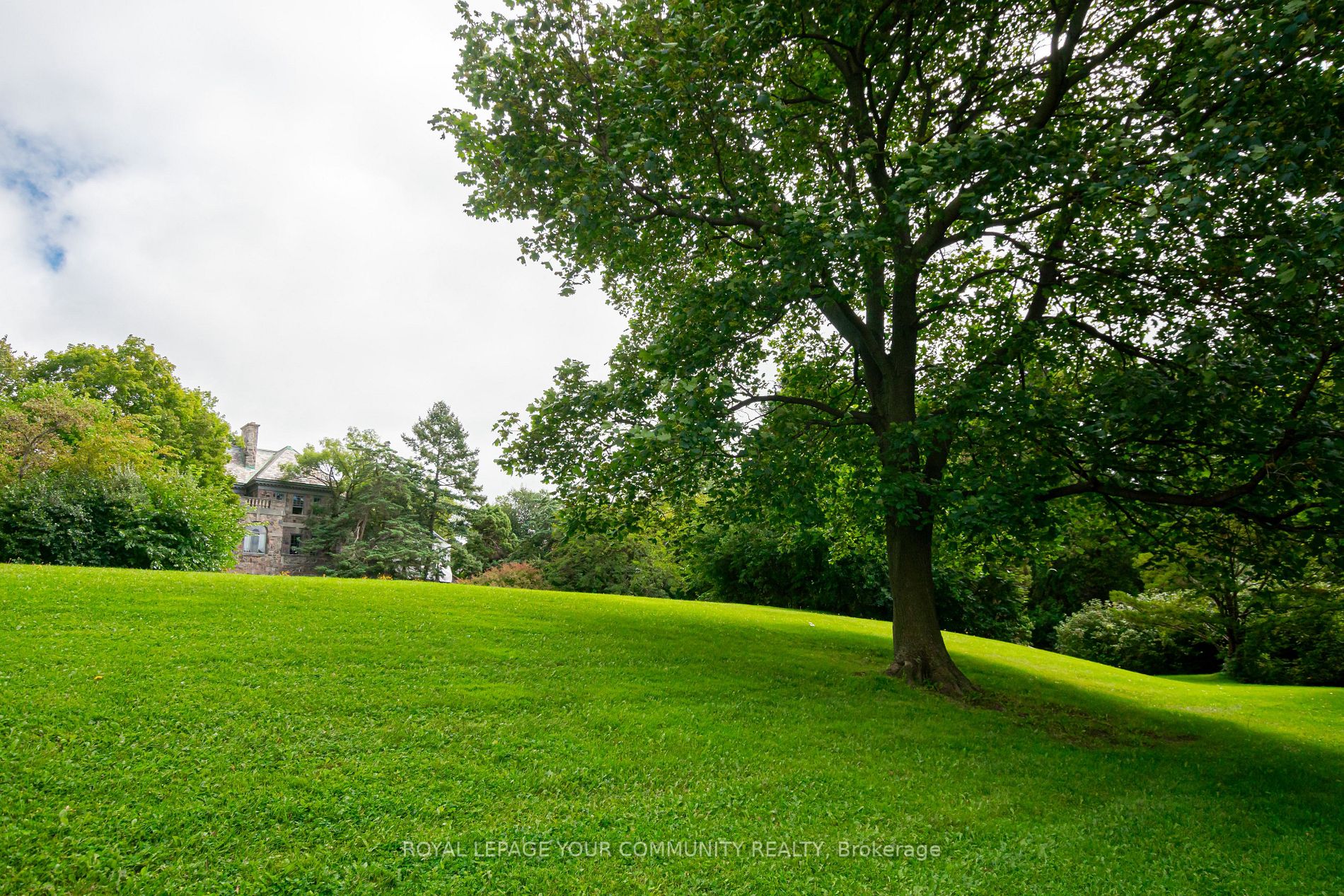 75 Graydon Hall Dr, #1703