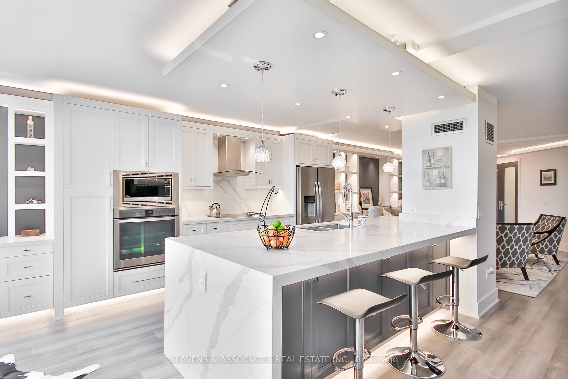 5444 Yonge Street, #303