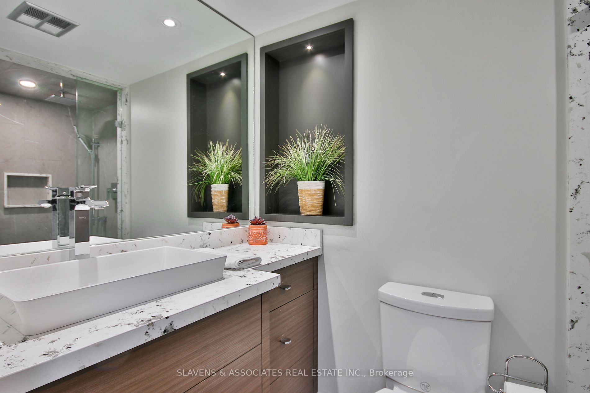 5444 Yonge Street, #303