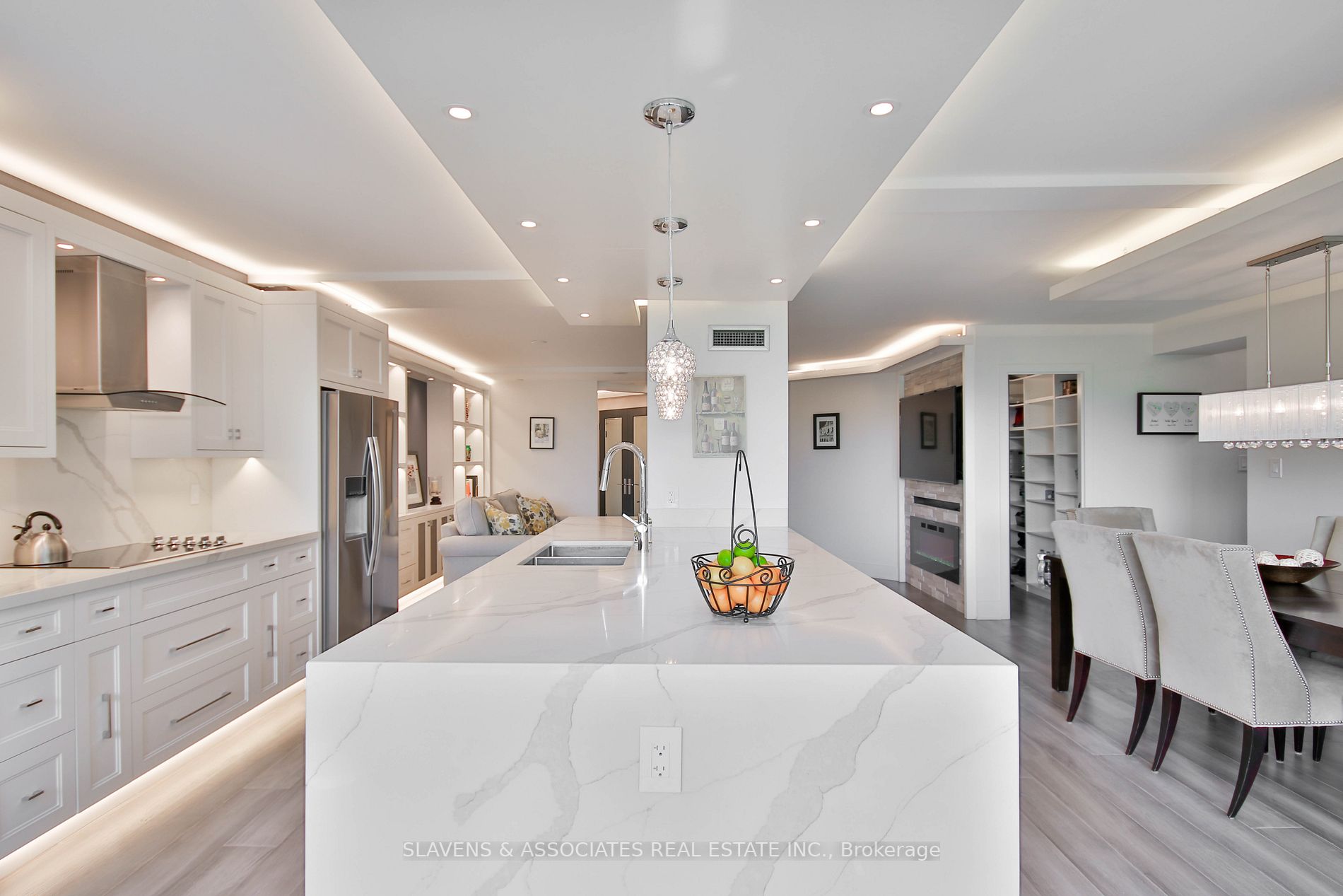 5444 Yonge Street, #303