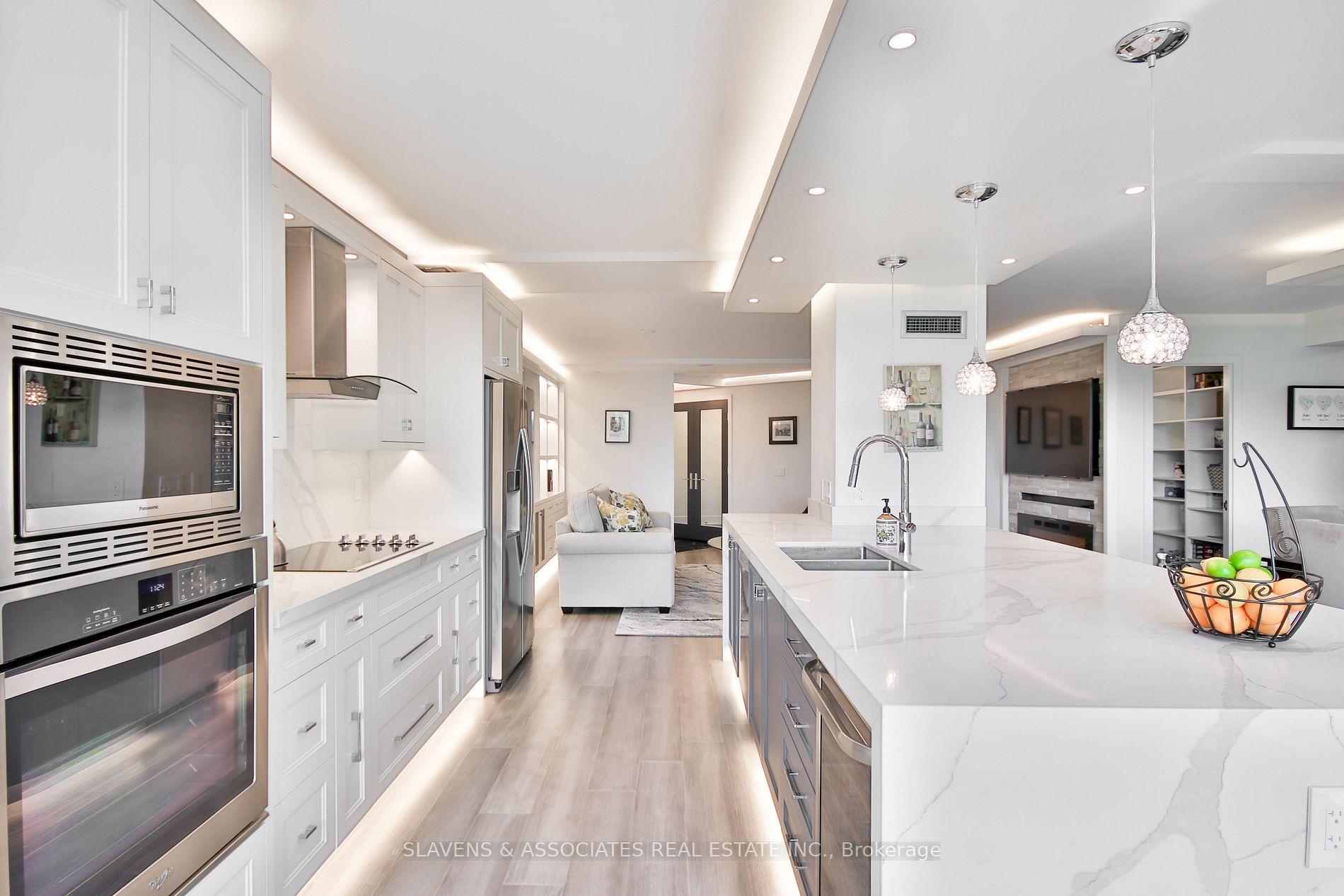 5444 Yonge Street, #303