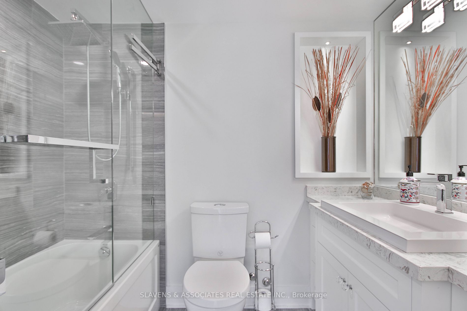 5444 Yonge Street, #303