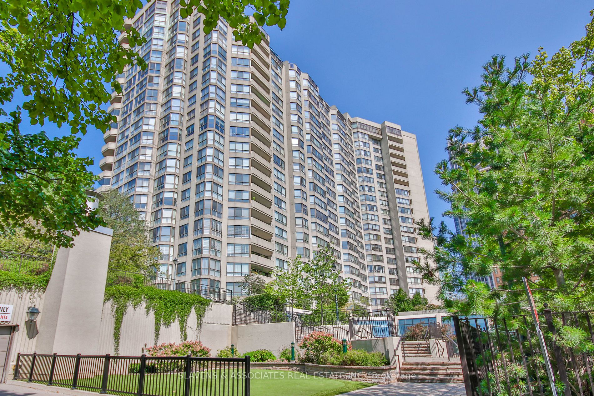 5444 Yonge Street, #303