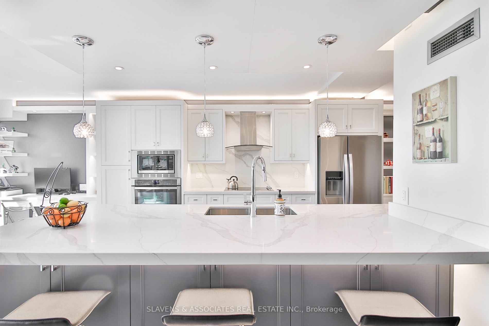 5444 Yonge Street, #303