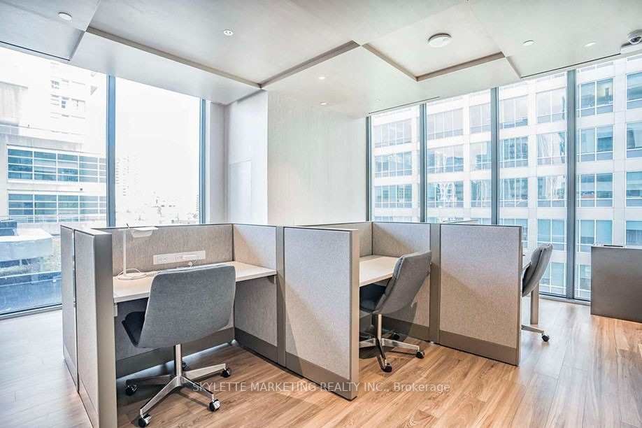 25 Richmond St E, #1105