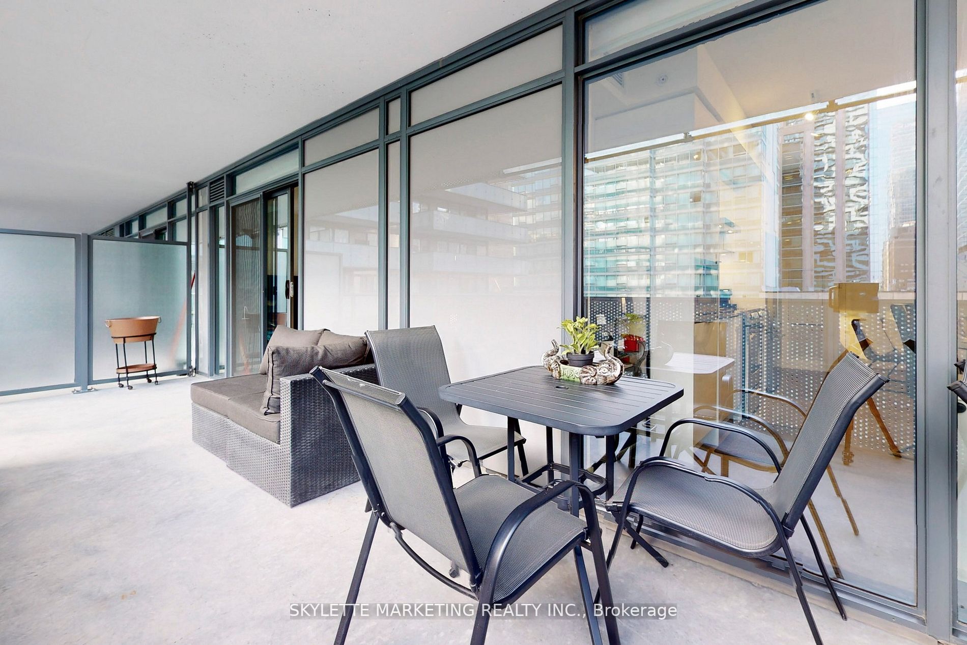 25 Richmond St E, #1105