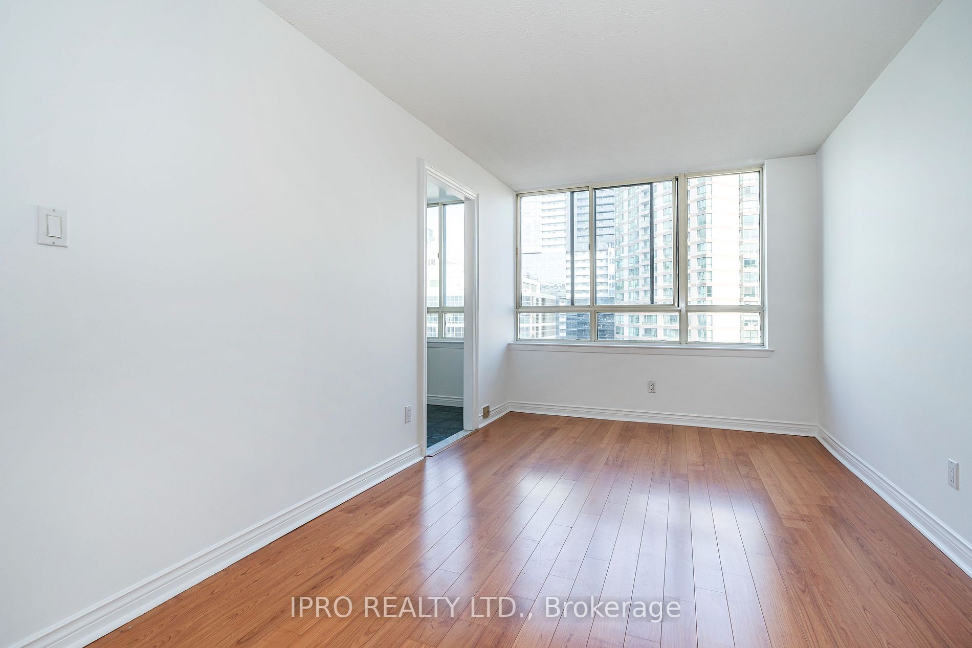 633 Bay St, #2403