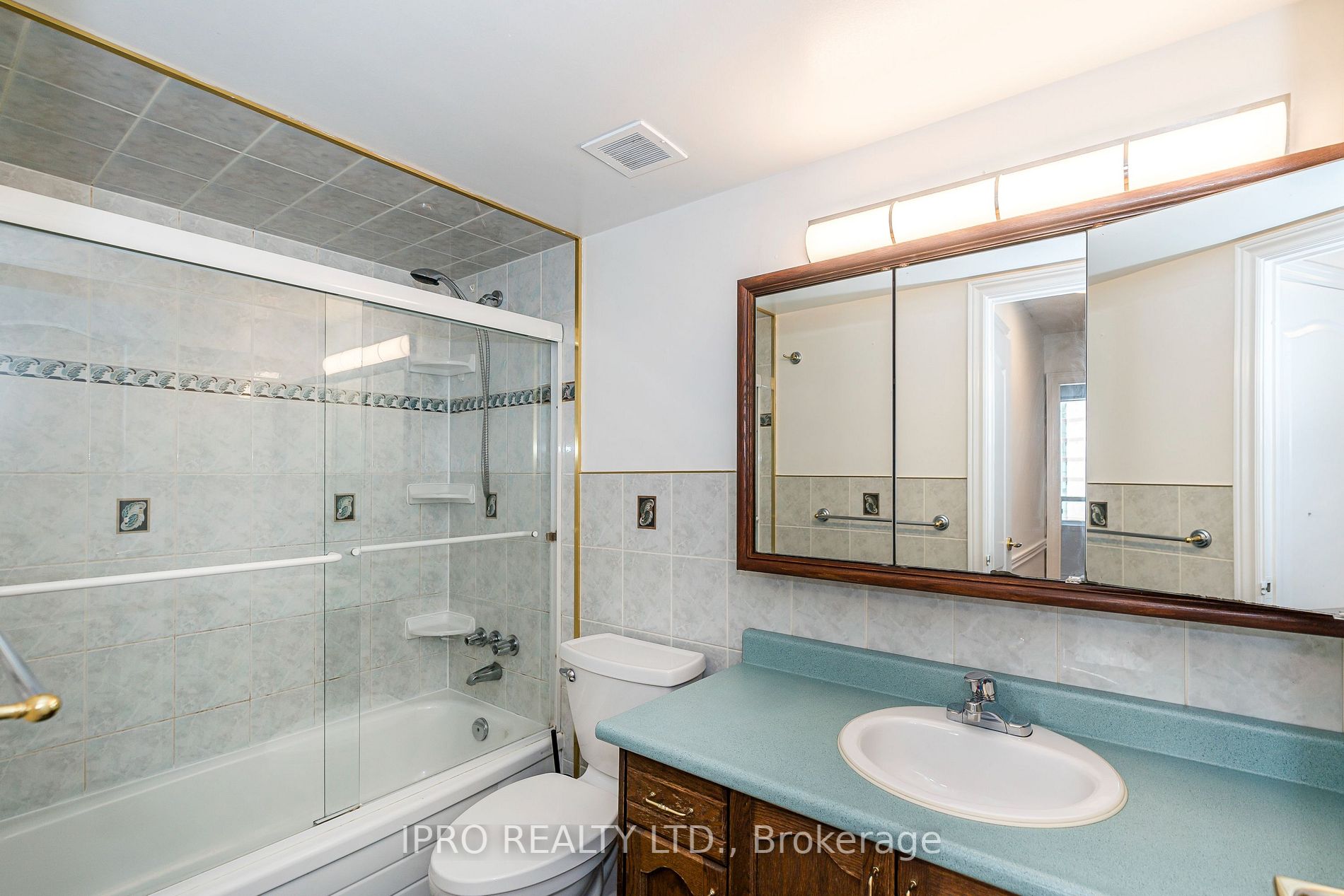 633 Bay St, #2403