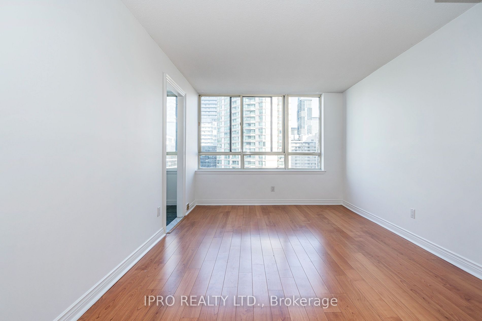 633 Bay St, #2403