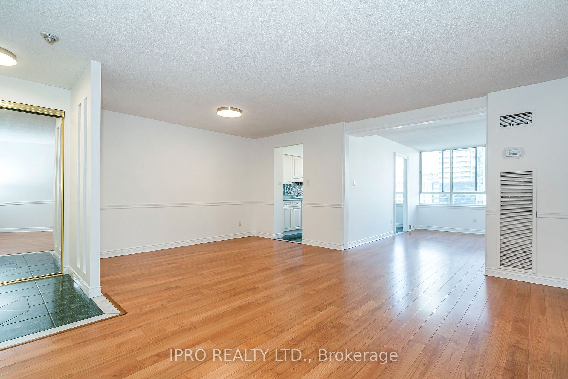 633 Bay St, #2403