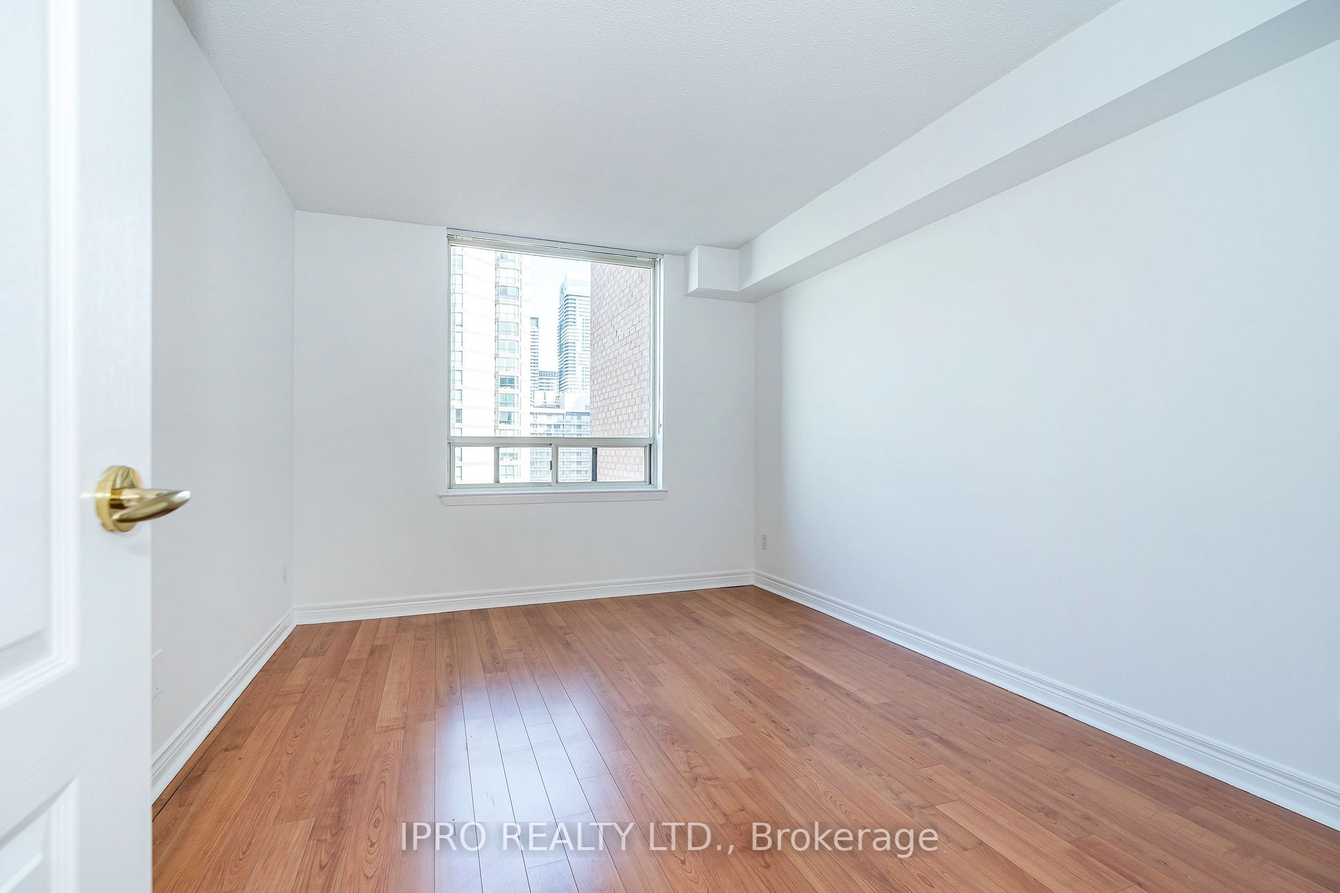 633 Bay St, #2403