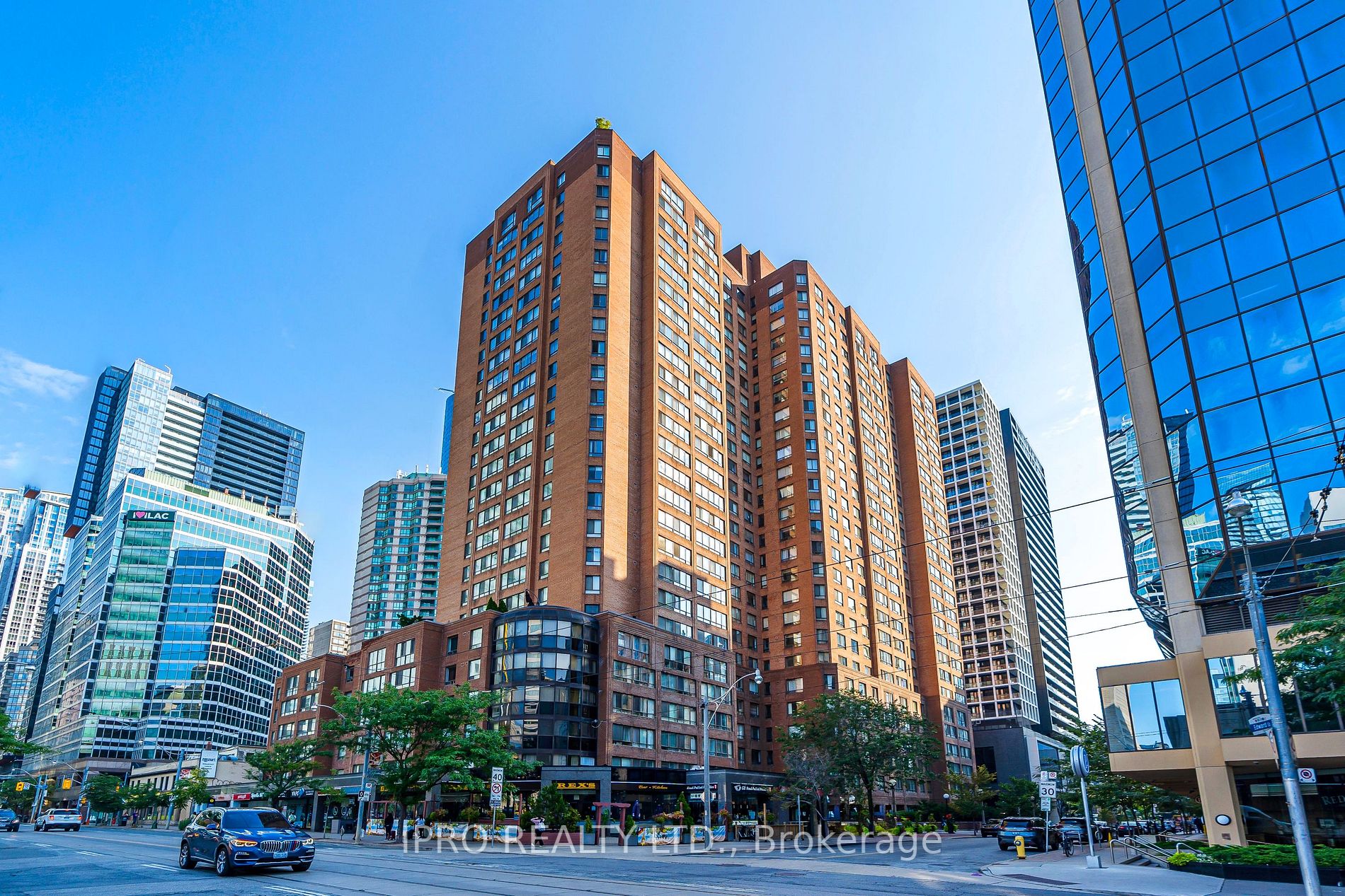 633 Bay St, #2403
