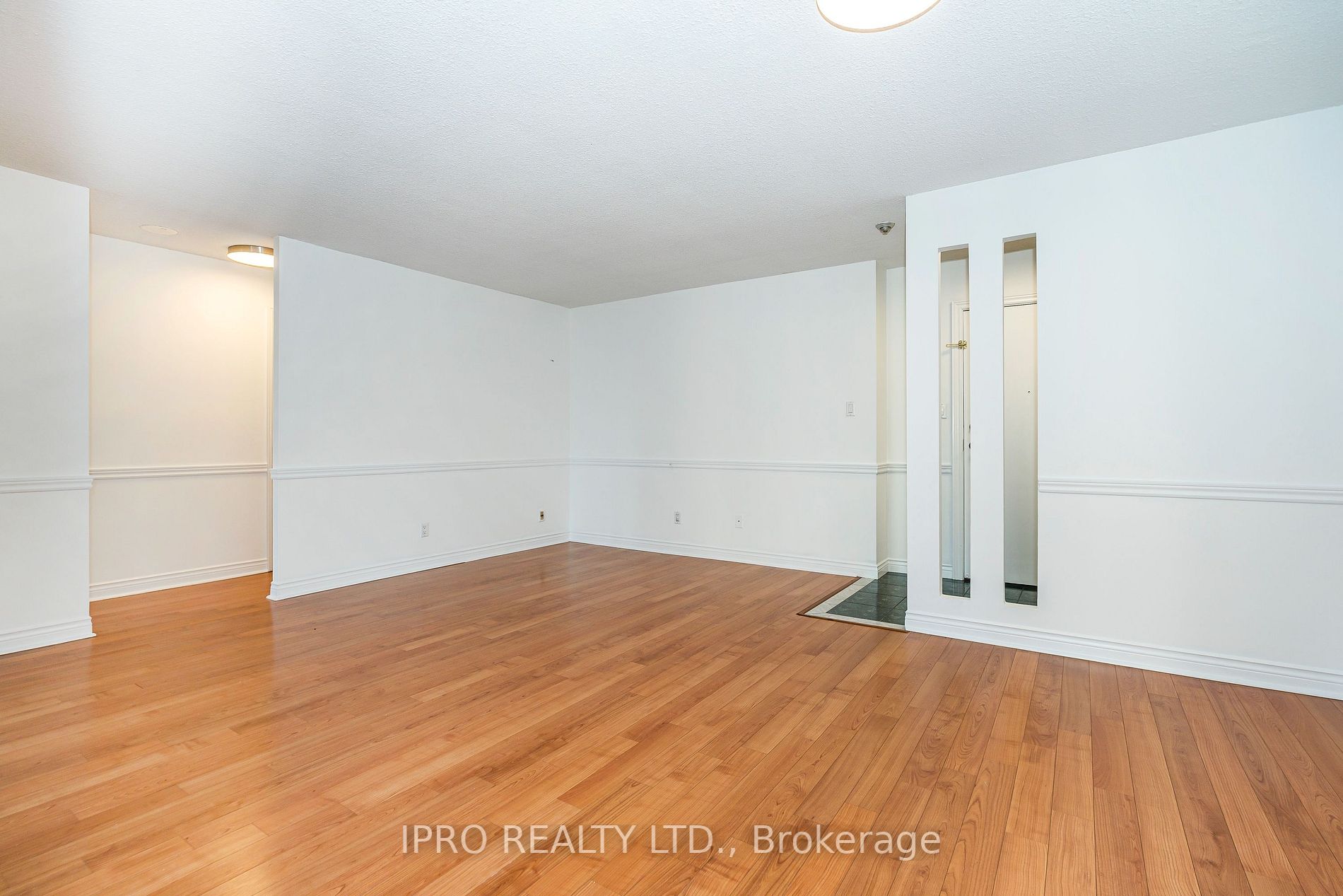 633 Bay St, #2403