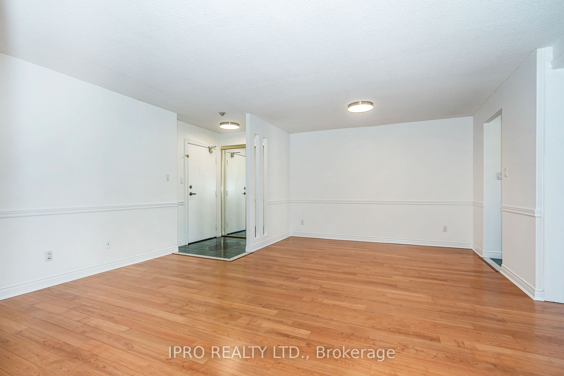 633 Bay St, #2403