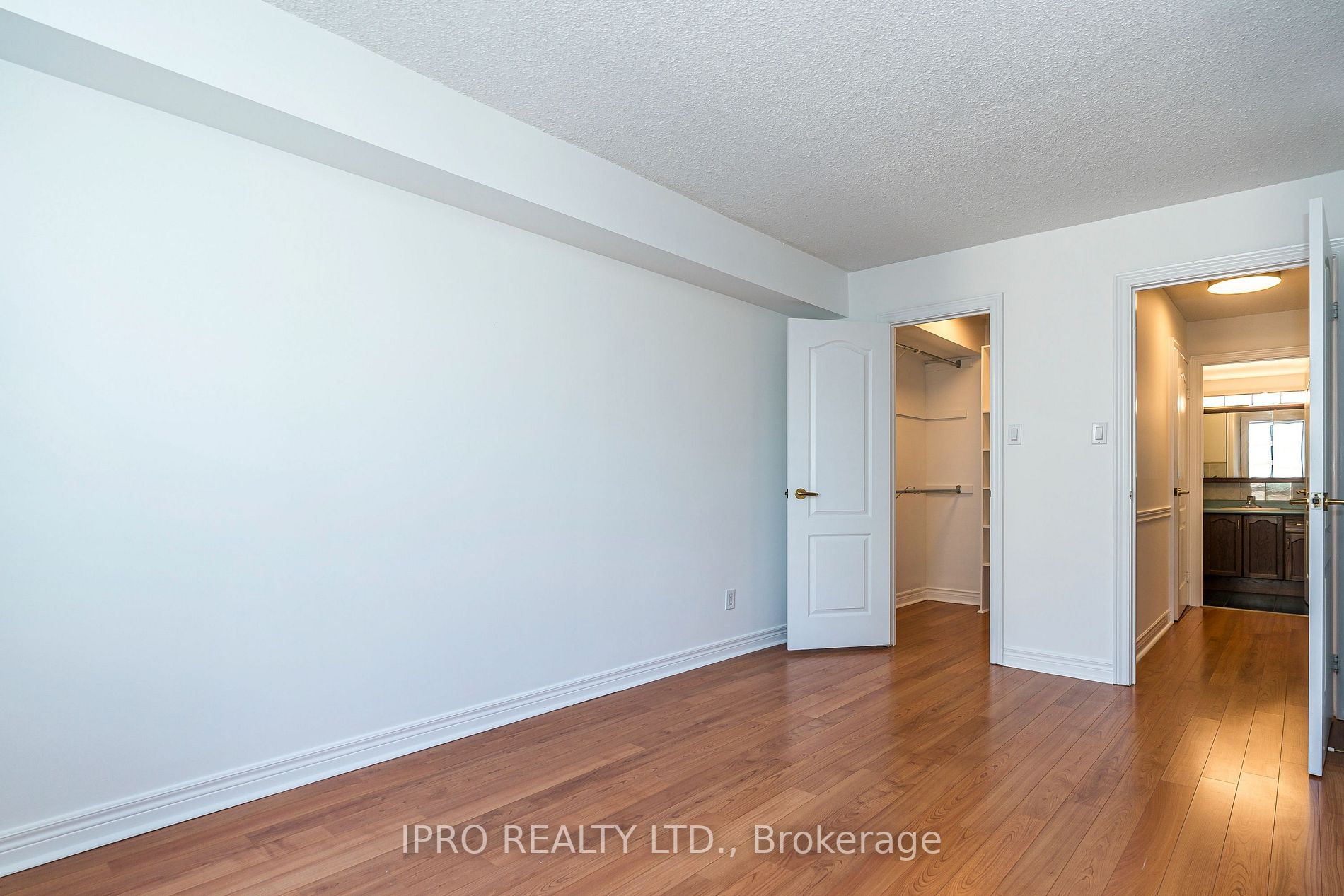 633 Bay St, #2403