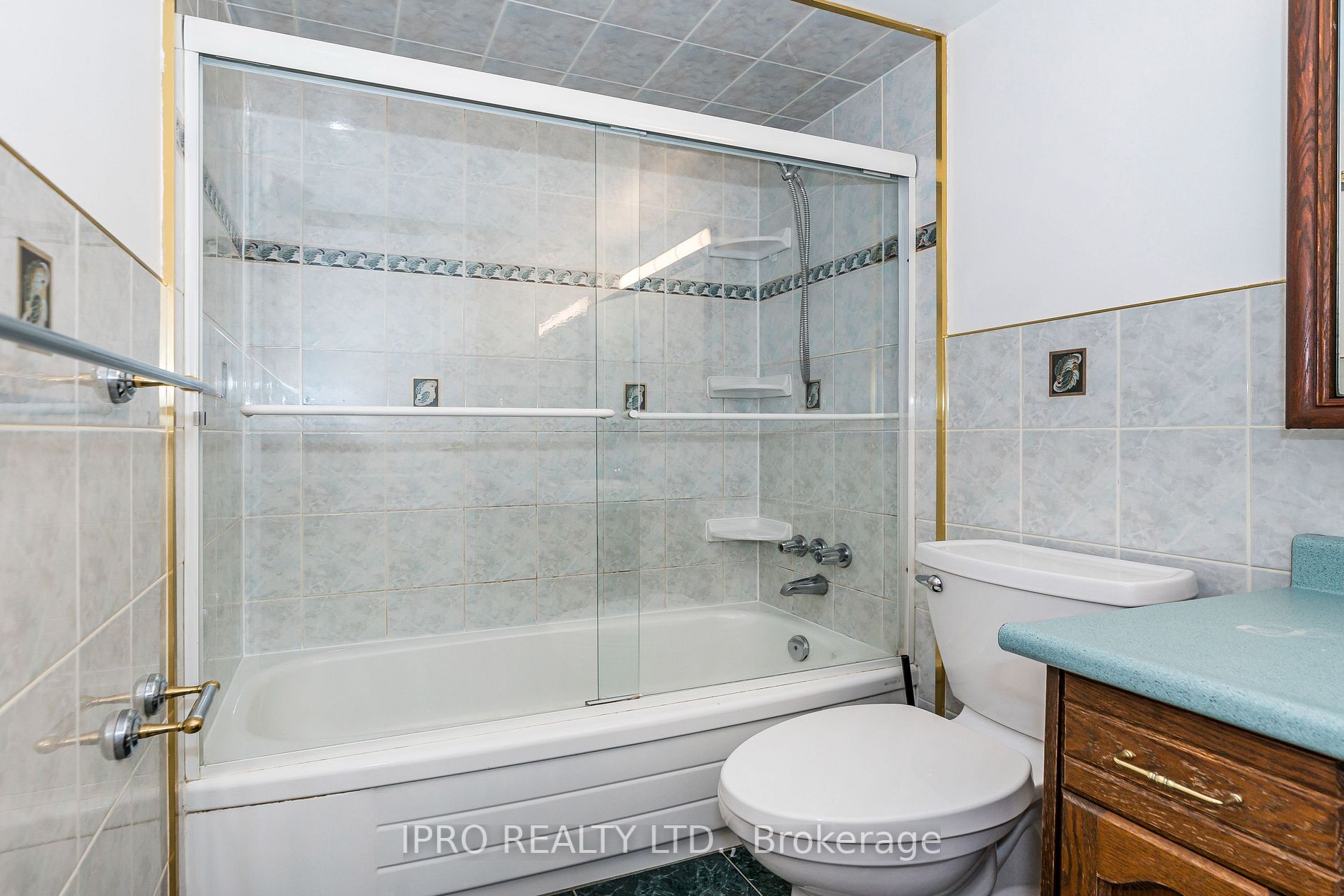 633 Bay St, #2403