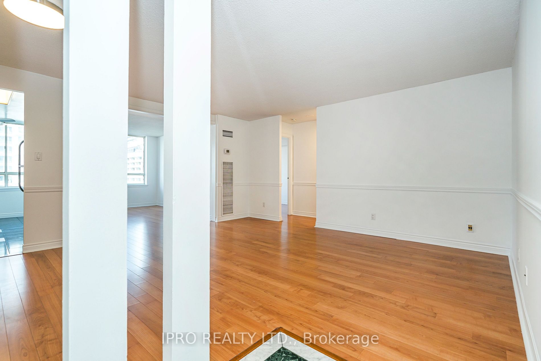 633 Bay St, #2403