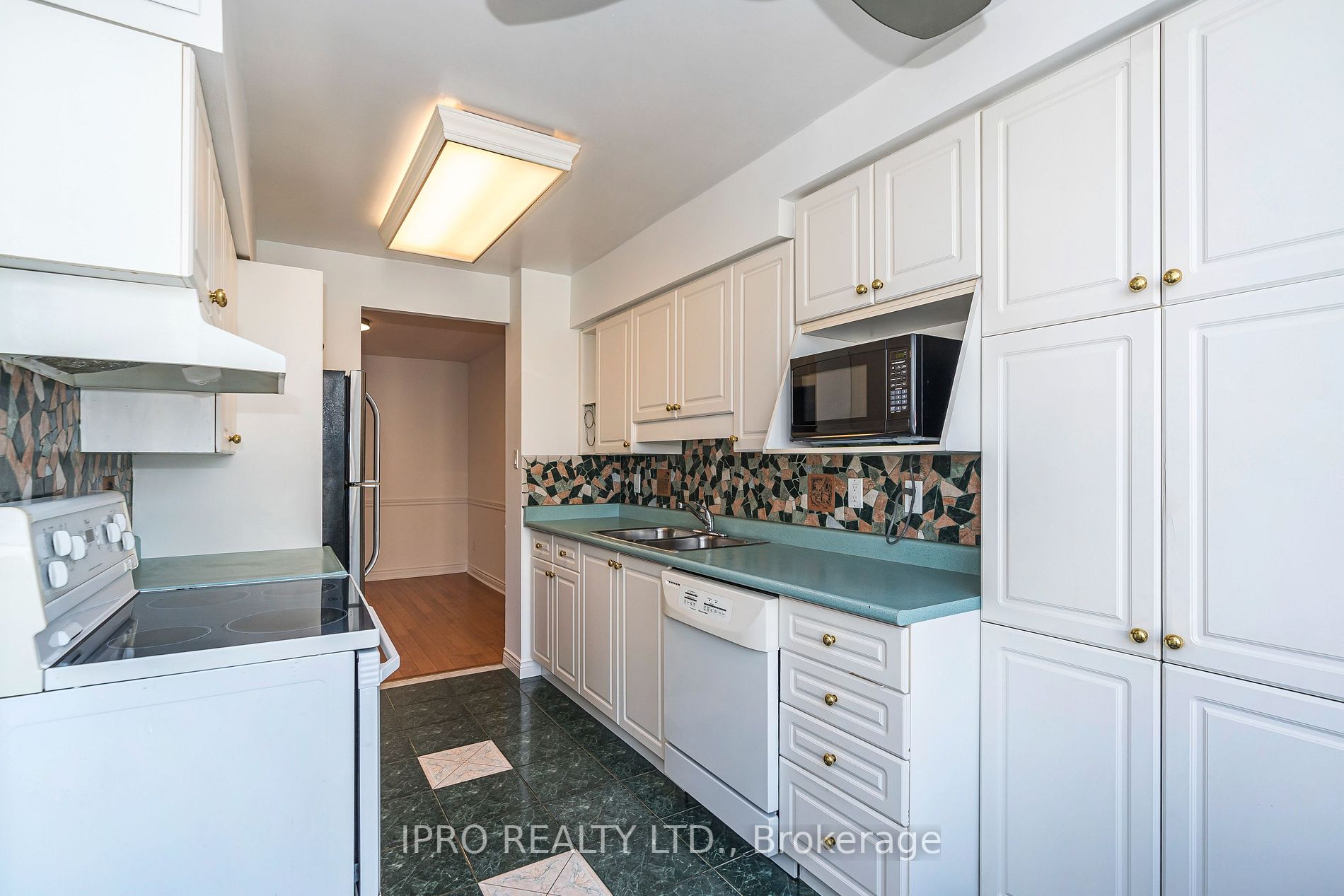 633 Bay St, #2403