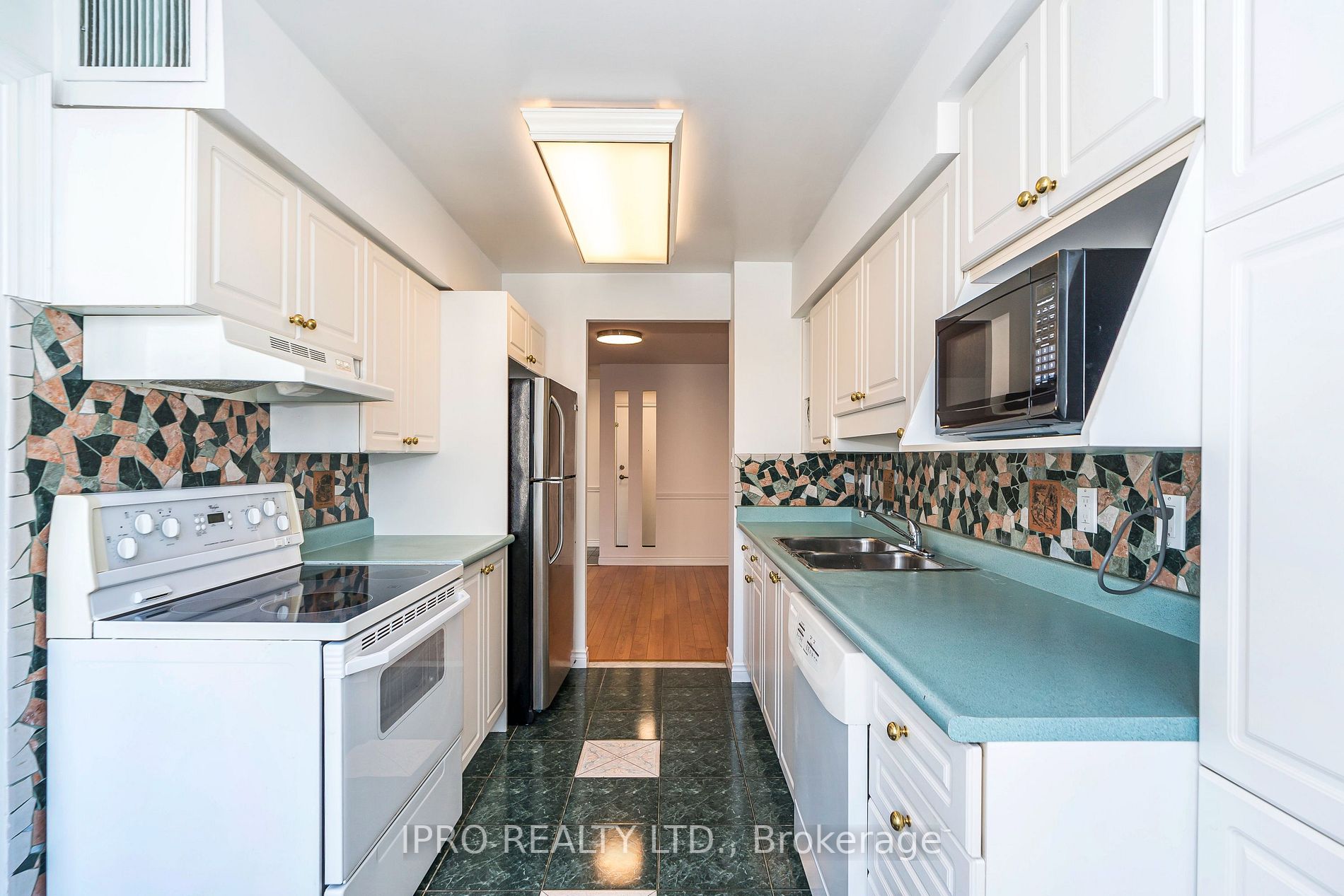 633 Bay St, #2403
