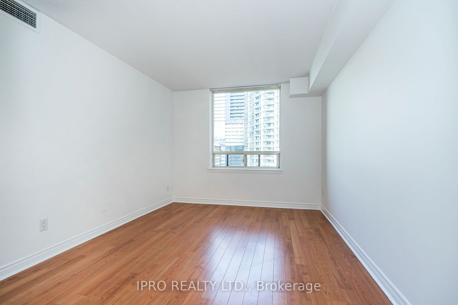 633 Bay St, #2403