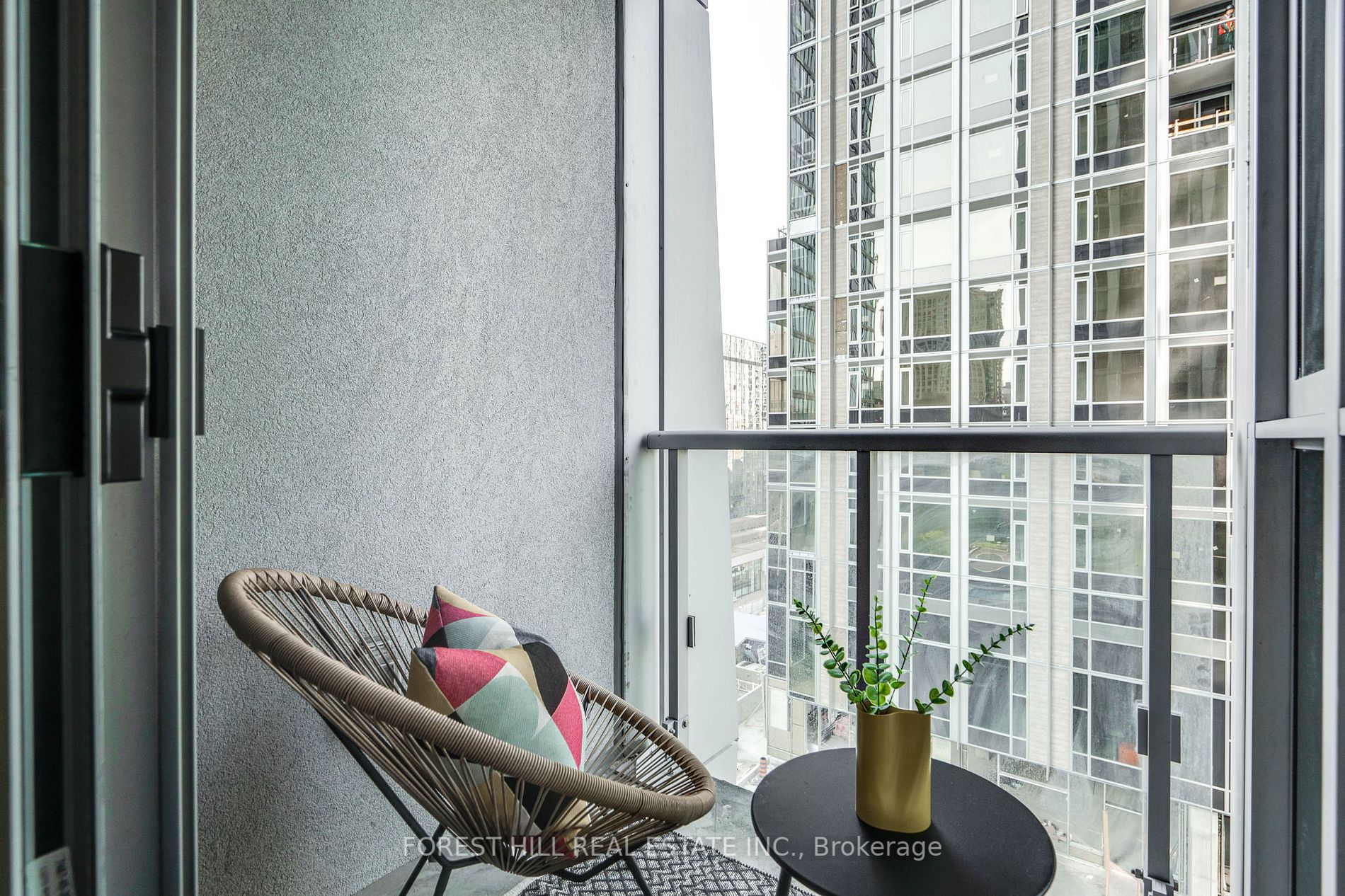 1 Yorkville Ave, #802