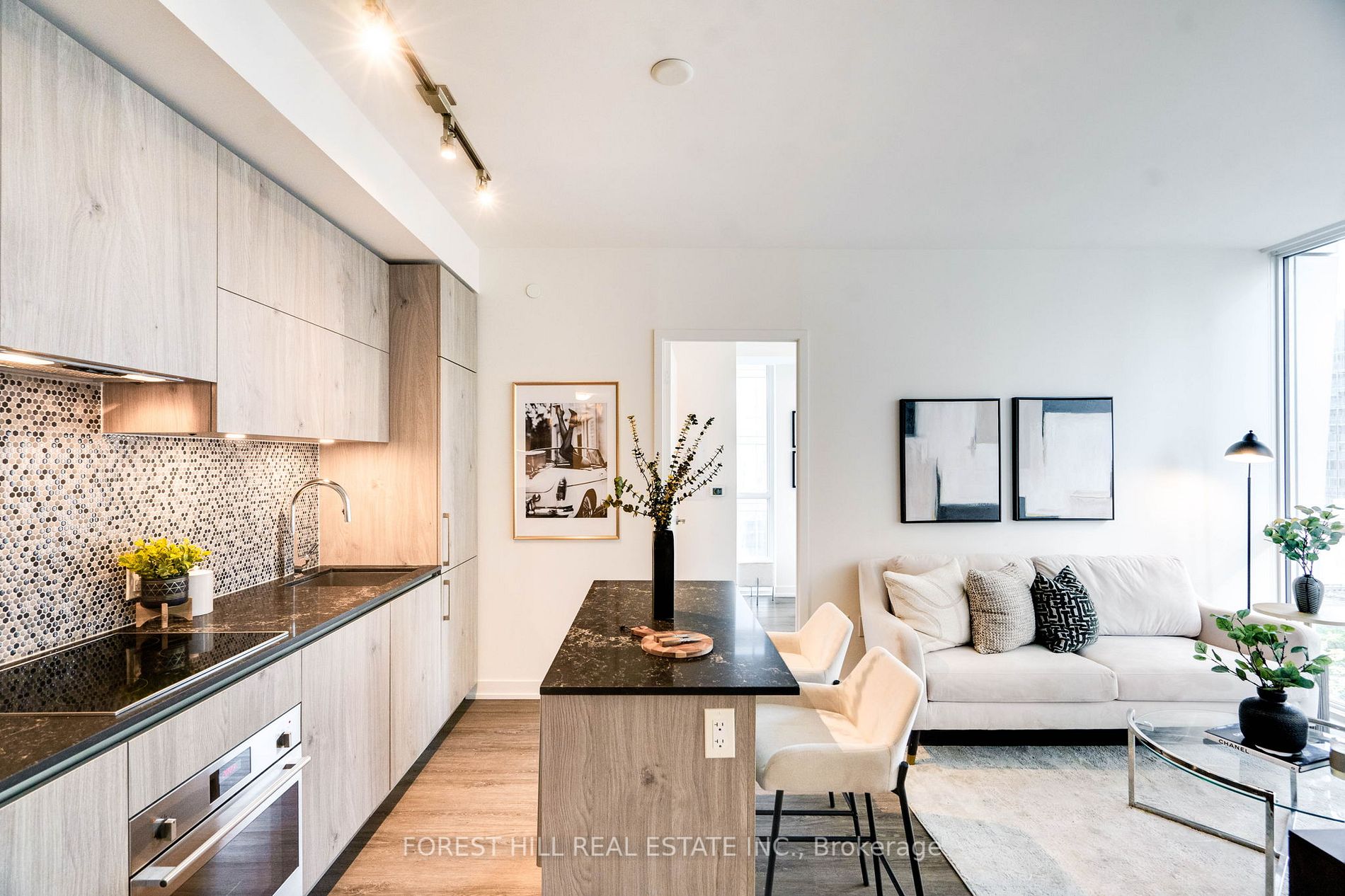 1 Yorkville Ave, #802
