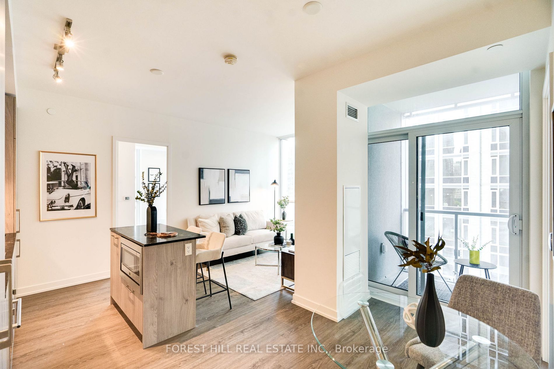 1 Yorkville Ave, #802