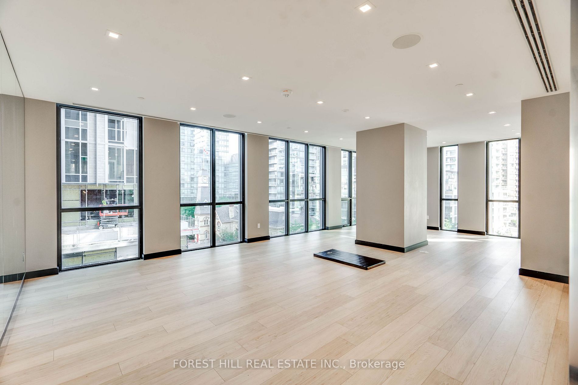 1 Yorkville Ave, #802