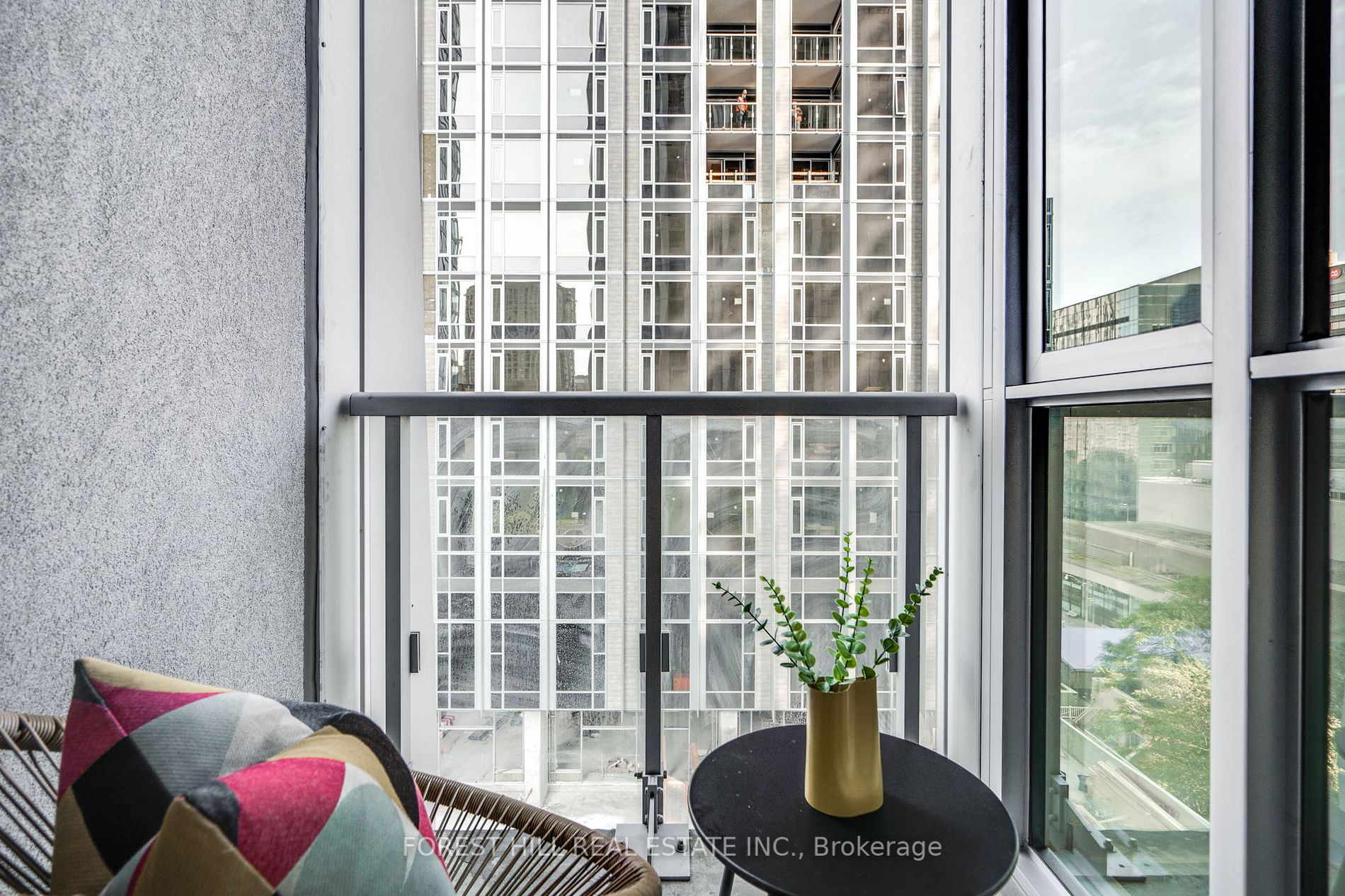 1 Yorkville Ave, #802