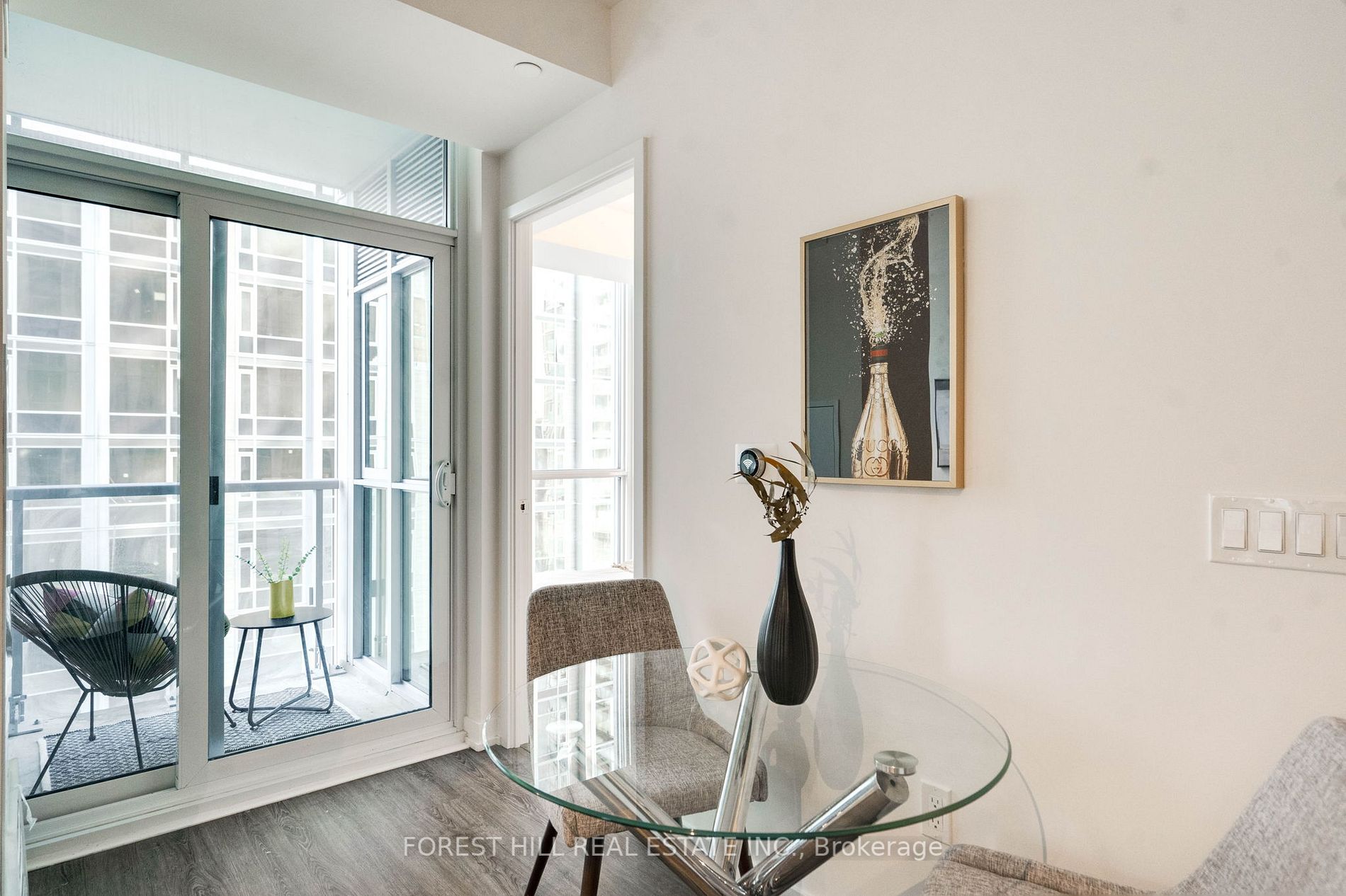 1 Yorkville Ave, #802