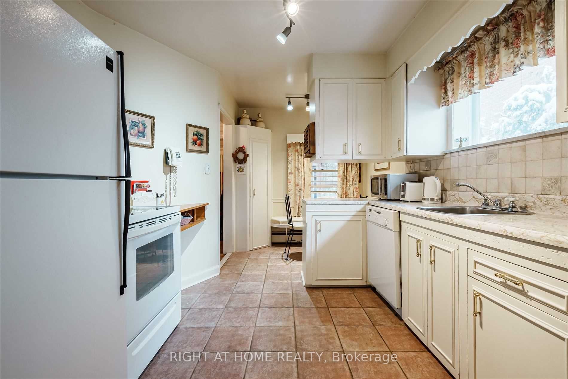 42 Gwendolen Cres