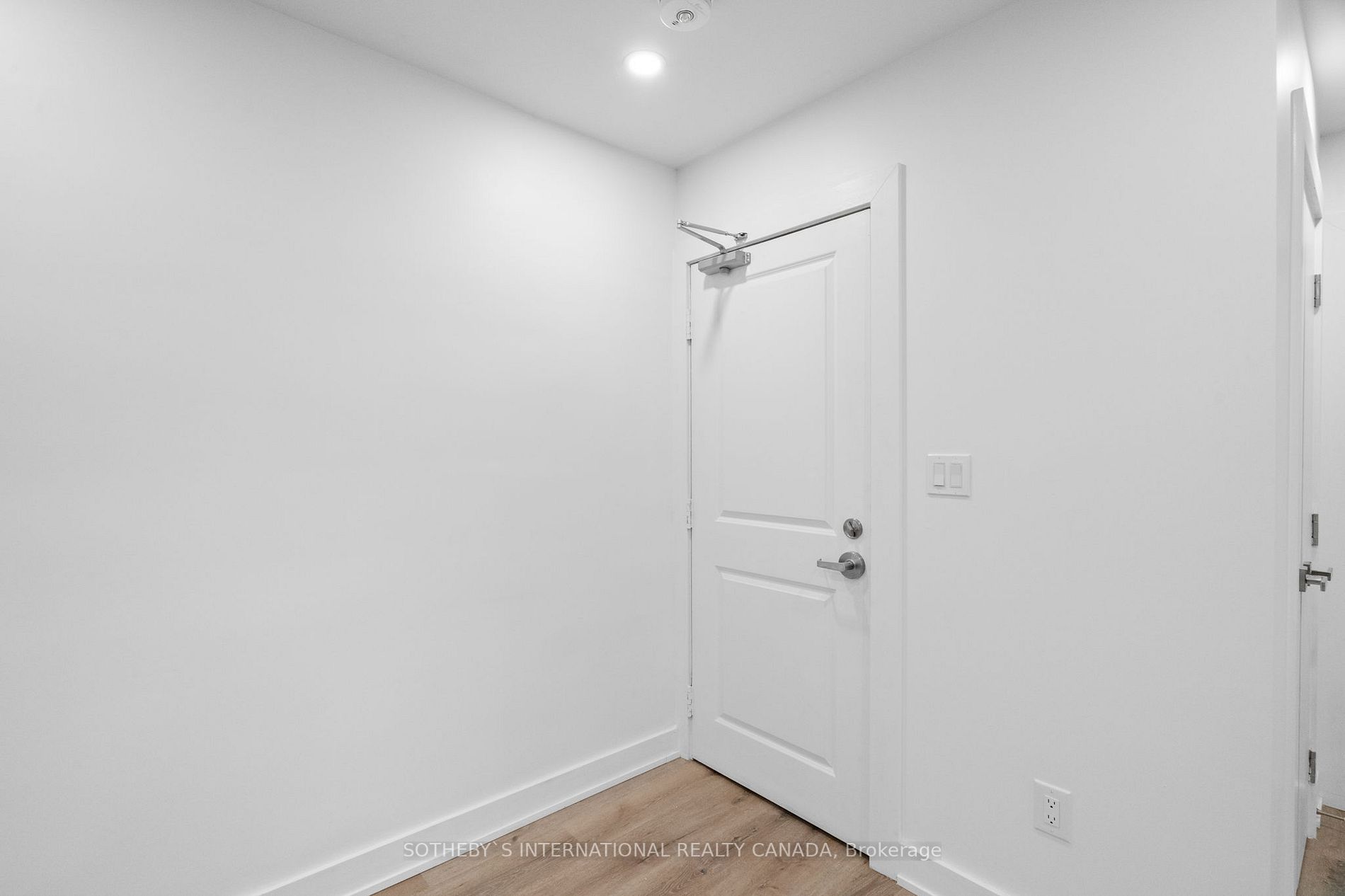 28 Strathgowan Ave, #Upper