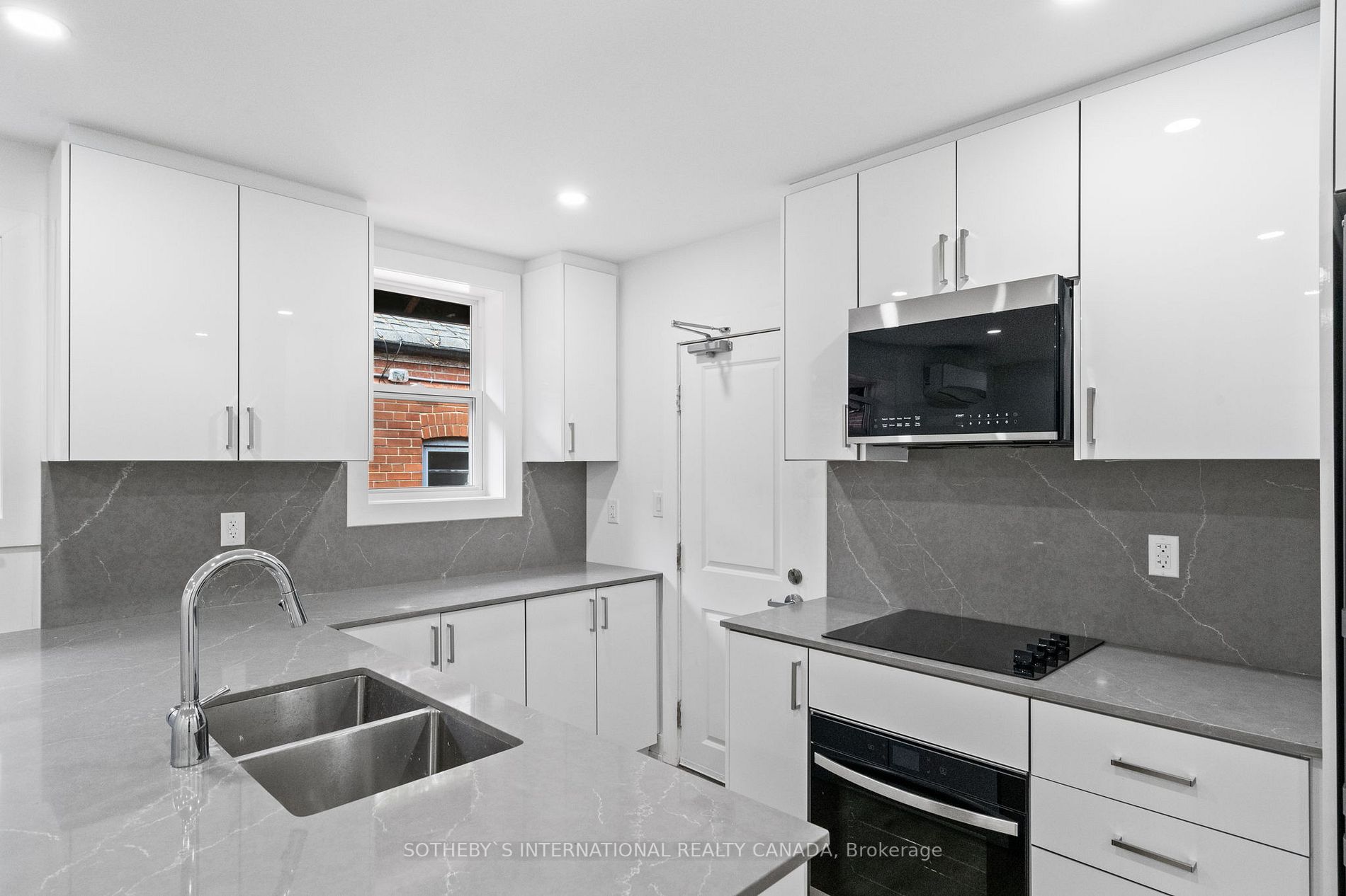 28 Strathgowan Ave, #Upper