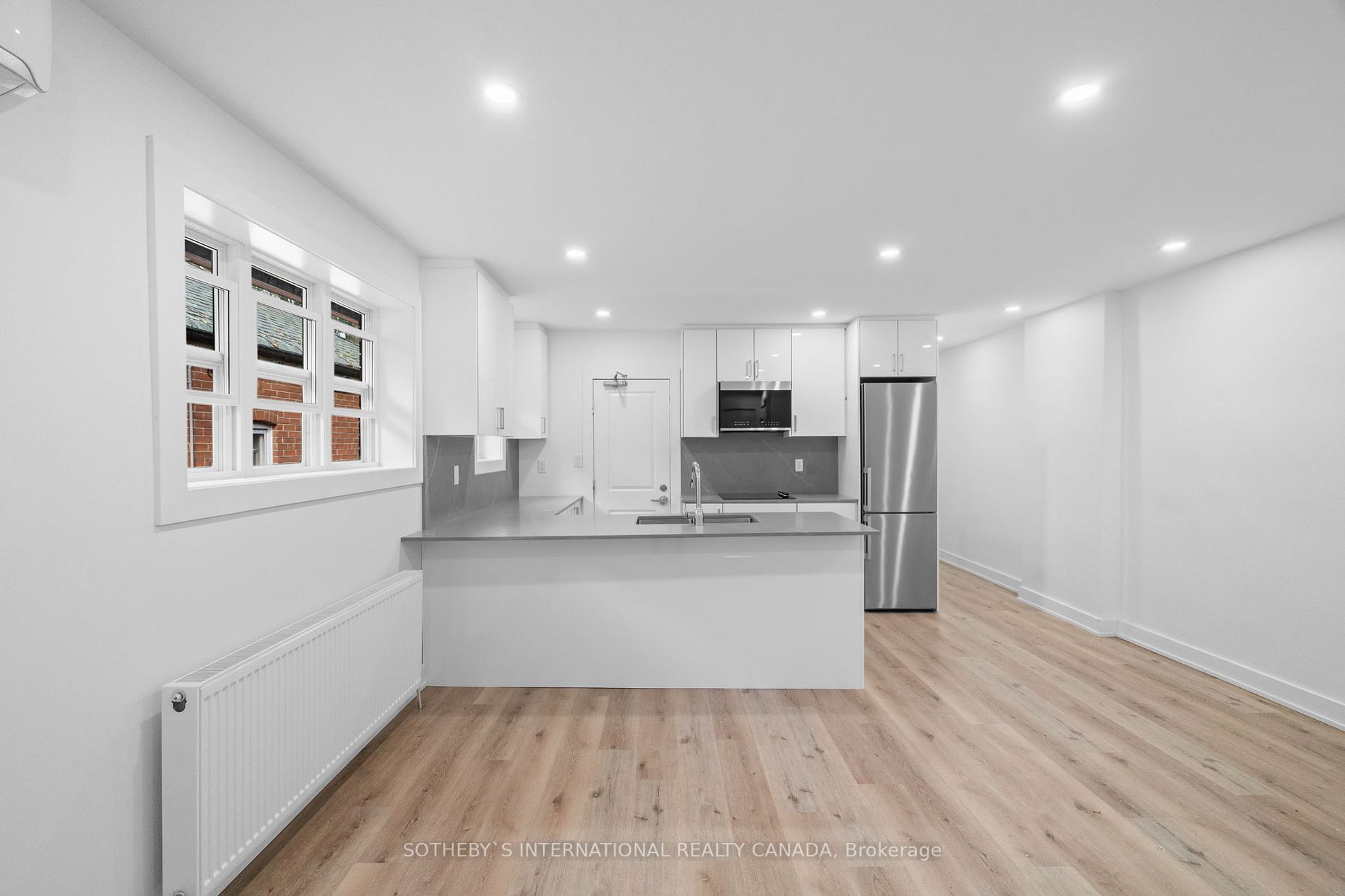 28 Strathgowan Ave, #Upper