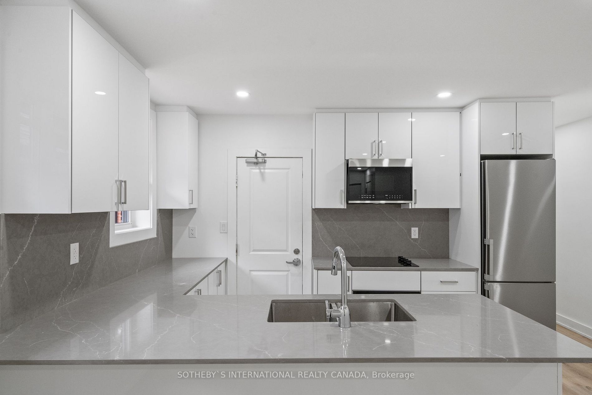 28 Strathgowan Ave, #Upper