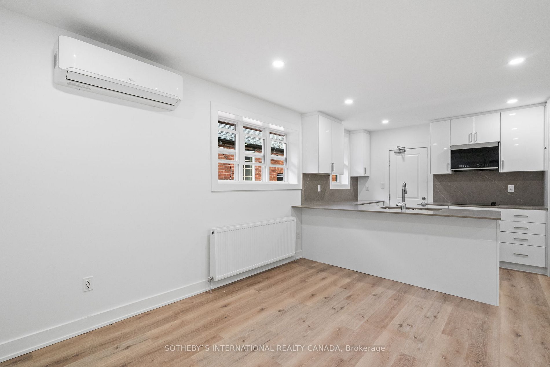 28 Strathgowan Ave, #Upper