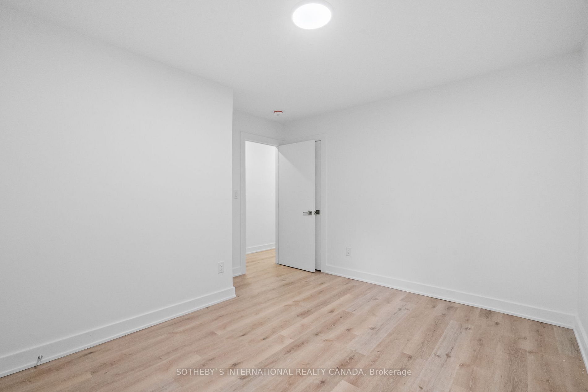 28 Strathgowan Ave, #Upper