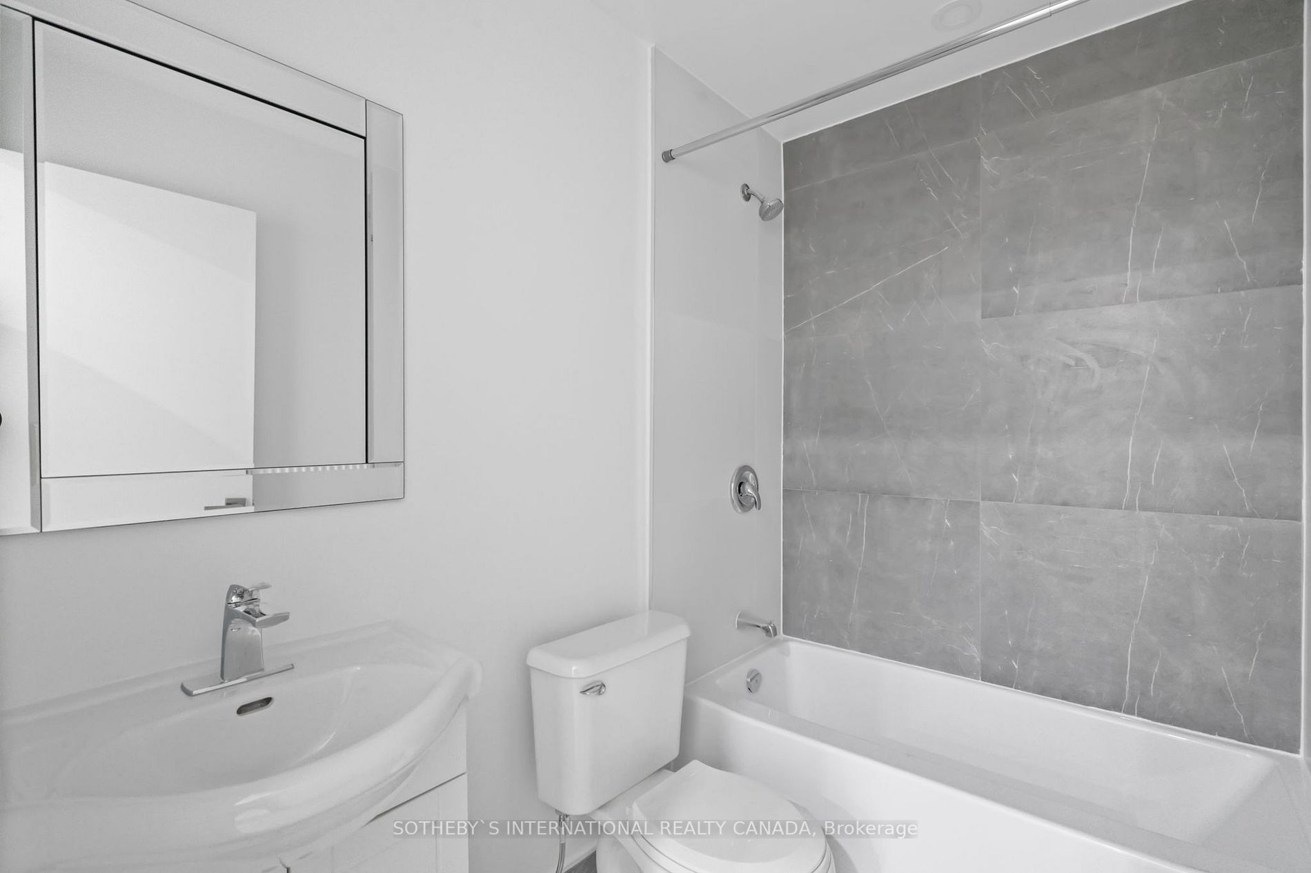 28 Strathgowan Ave, #Upper