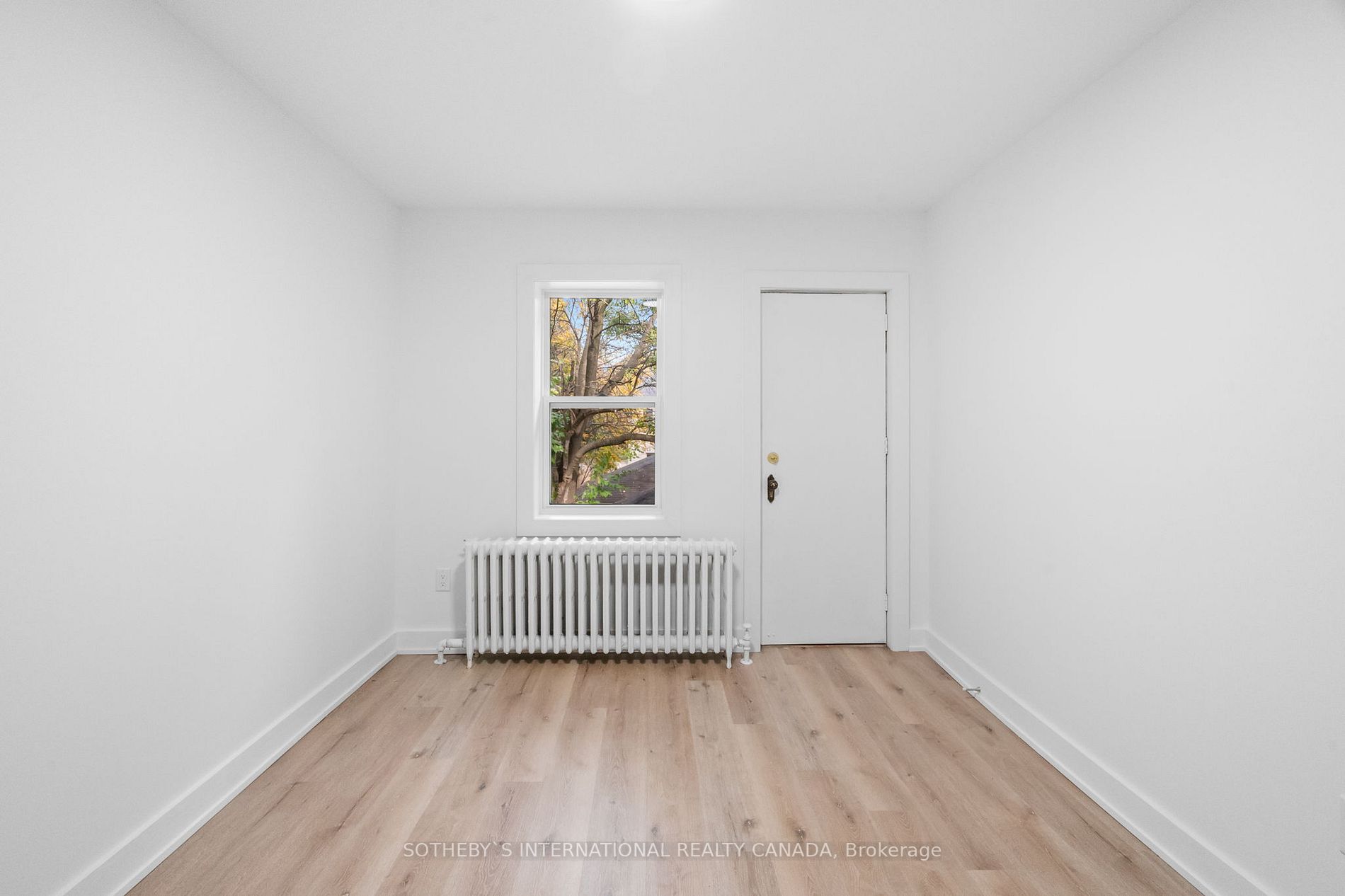 28 Strathgowan Ave, #Upper