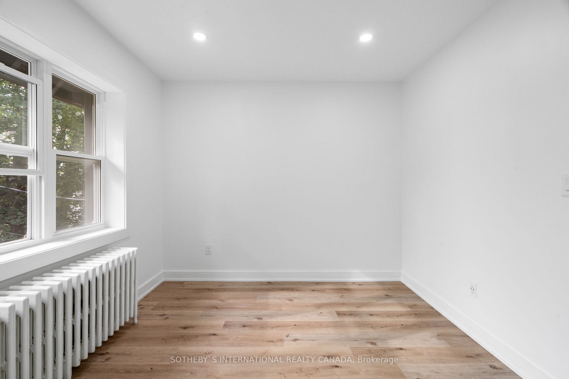 28 Strathgowan Ave, #Upper