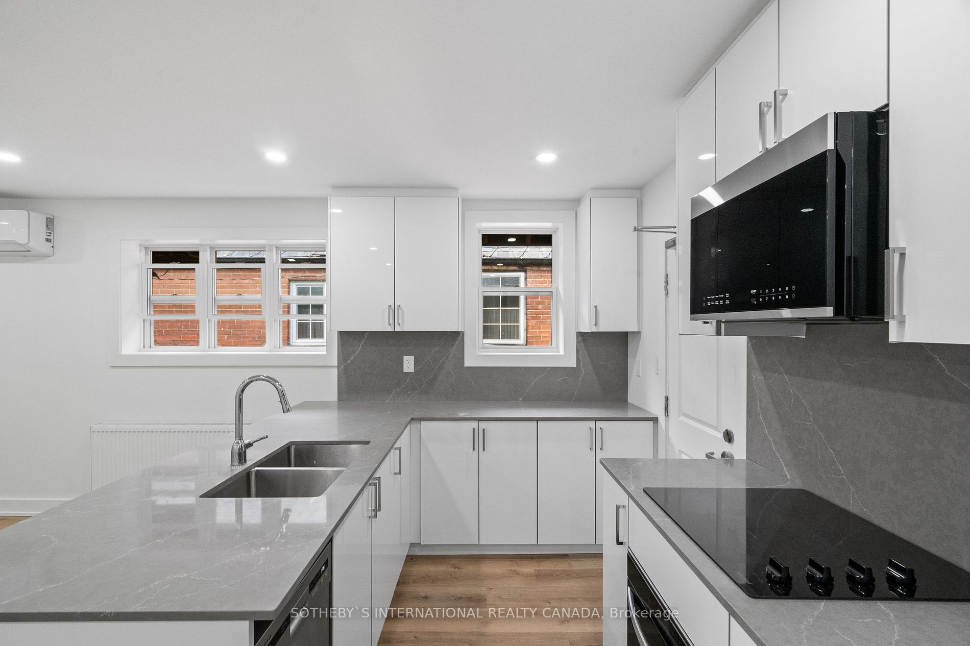 28 Strathgowan Ave, #Upper