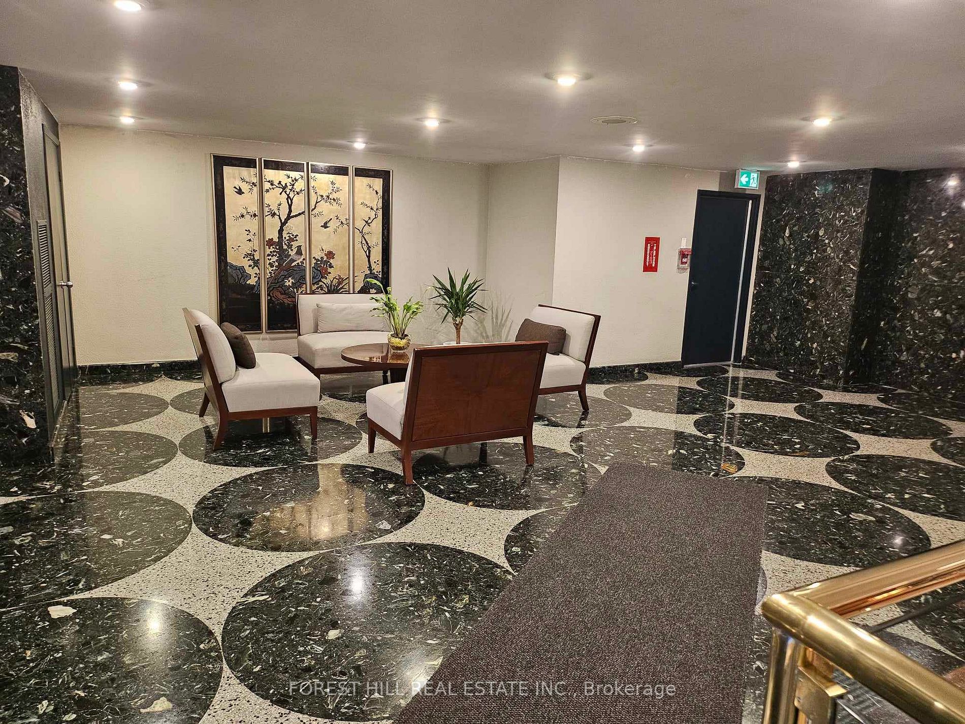 360 Bloor St E, #511