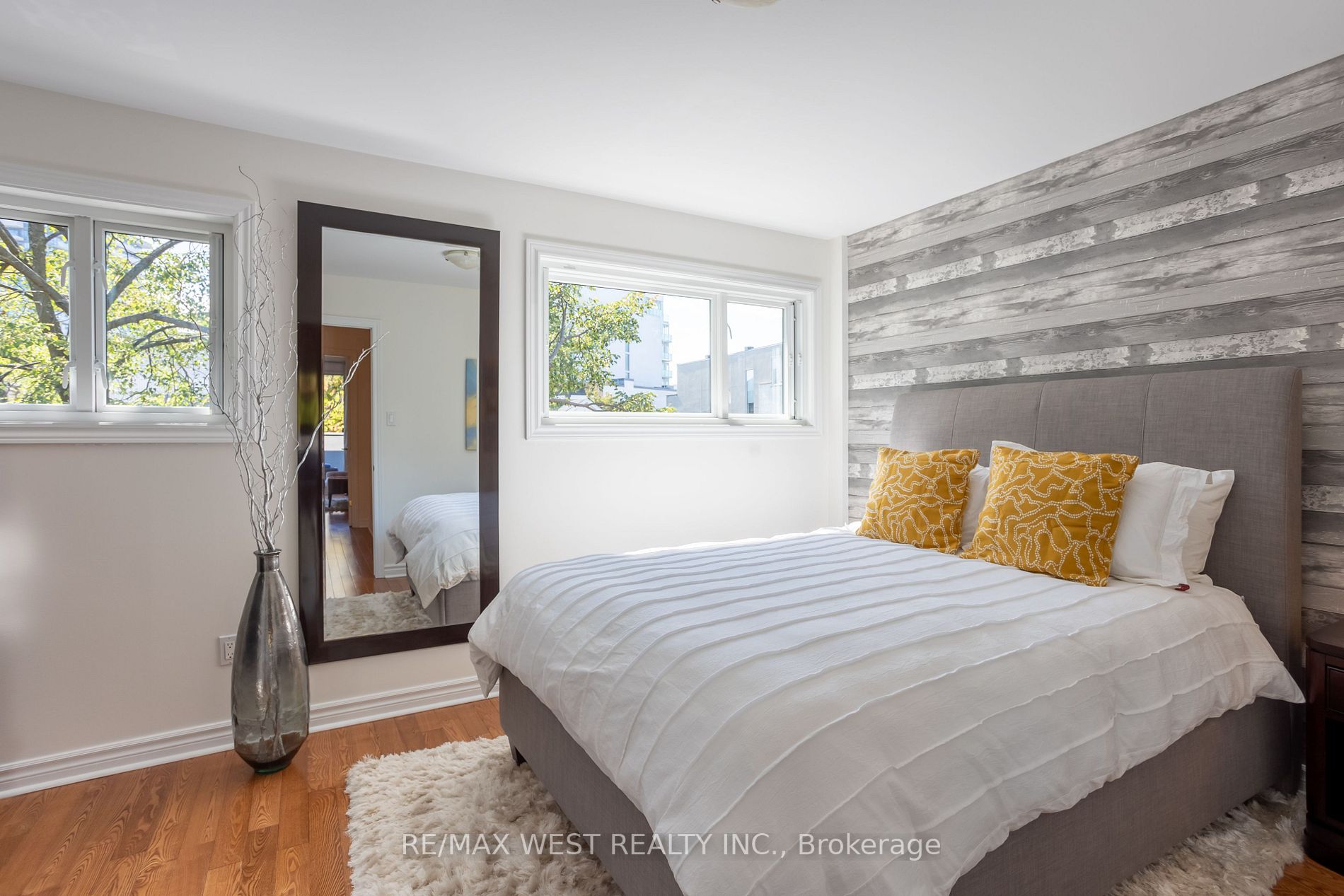 108 Dupont St