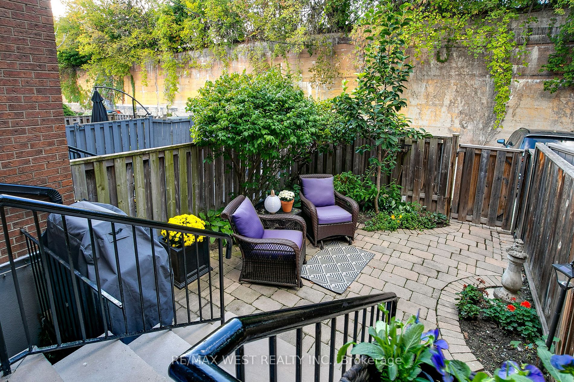 108 Dupont St