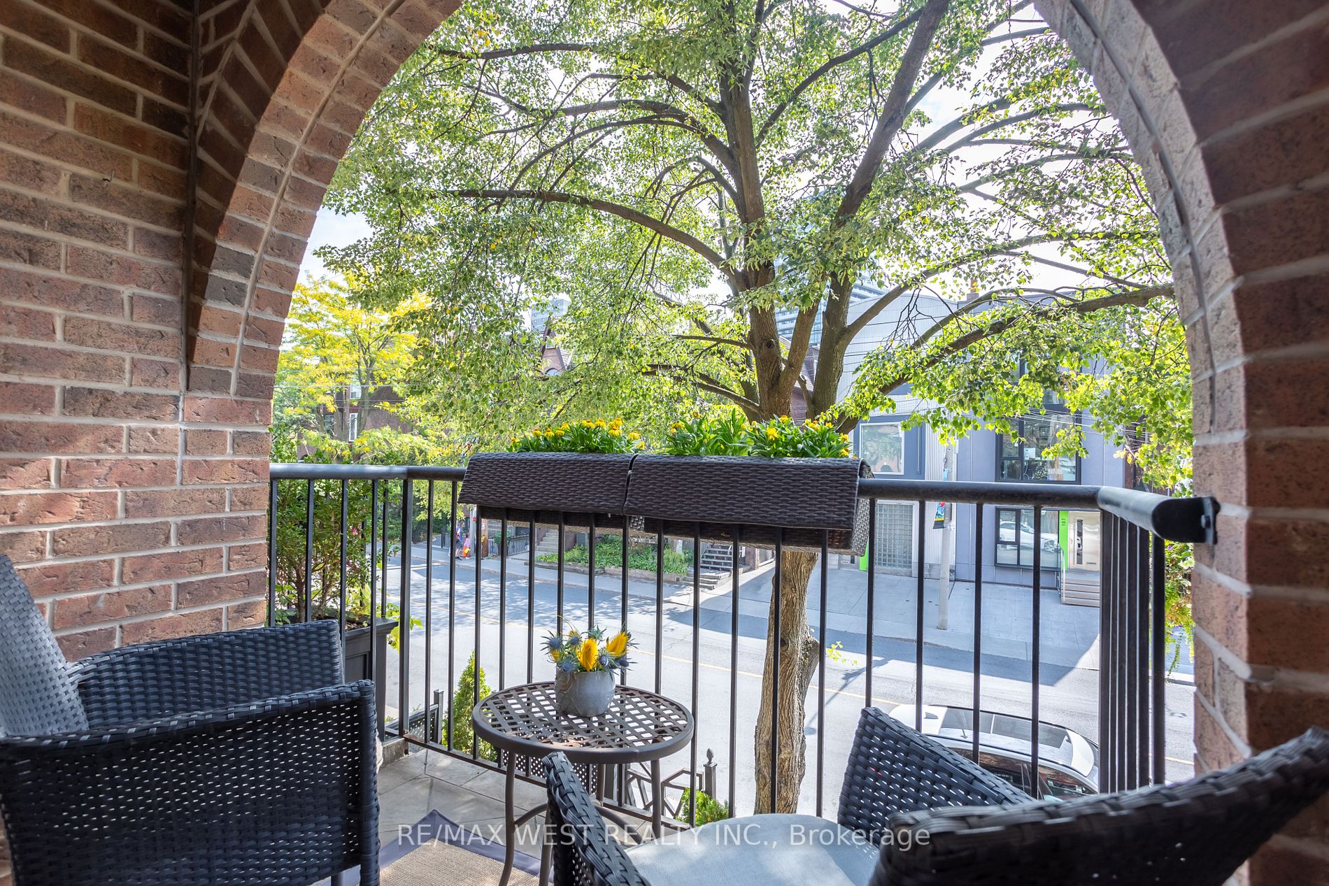 108 Dupont St